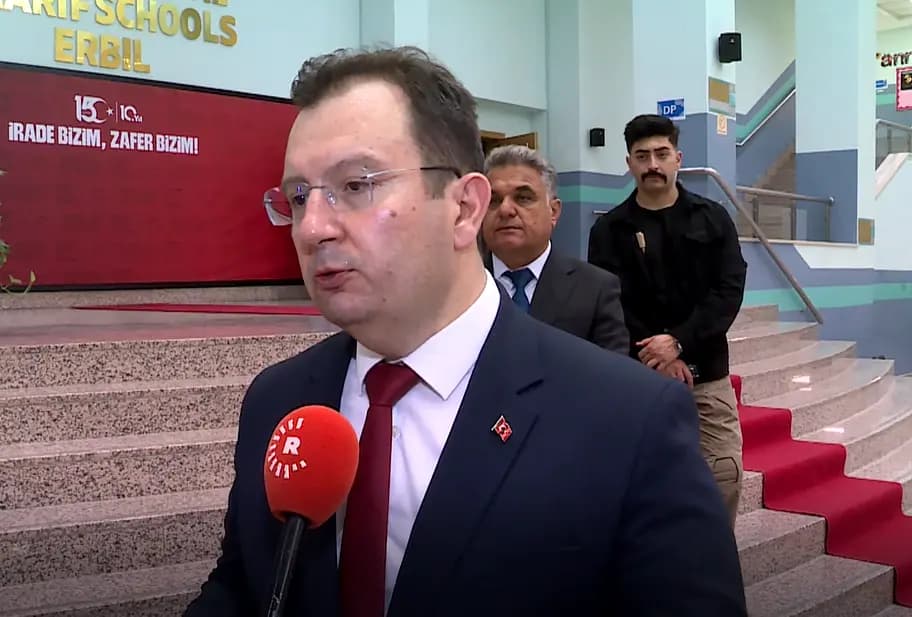 Rûdawê ji Topçu pirsî: Tirkiye çima hinek kesan ji ber Alaya Kurdistanê dersînor dike?
