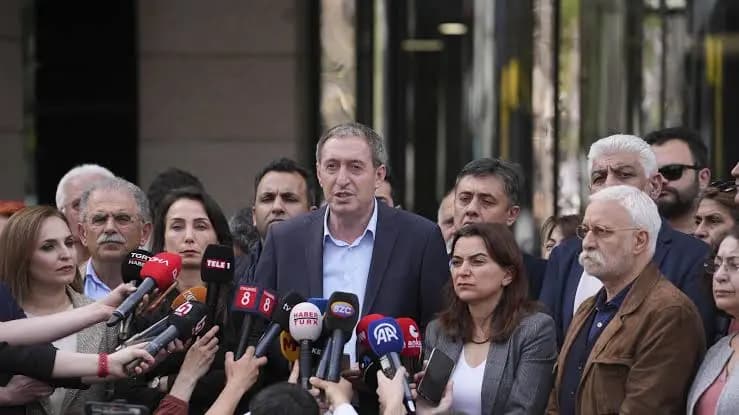 DEM Partî ji bo yasaya pêvajoyê dest bi hevdîtinan dike