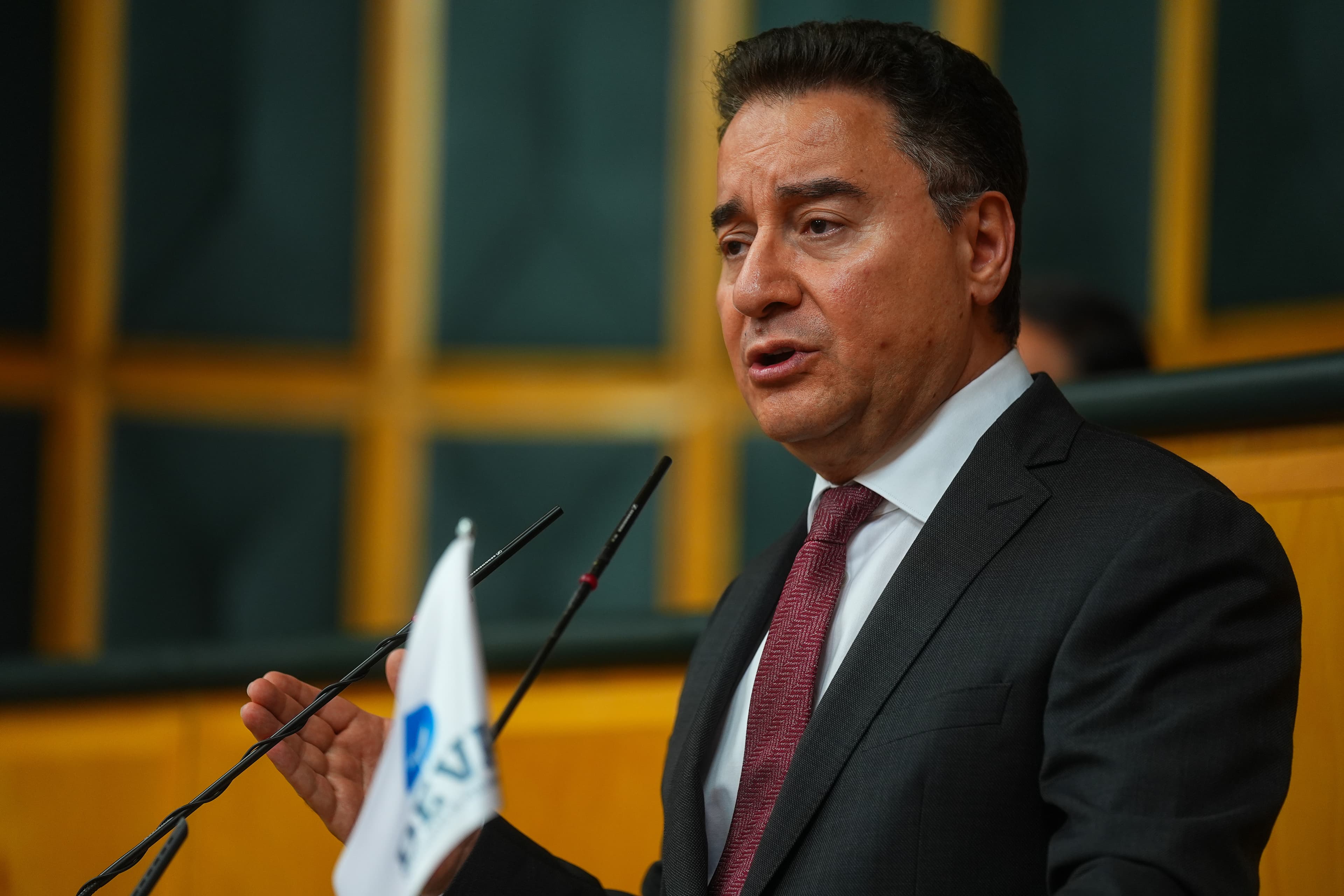 Ali Babacan Özgür Özel’i tebrik etti
