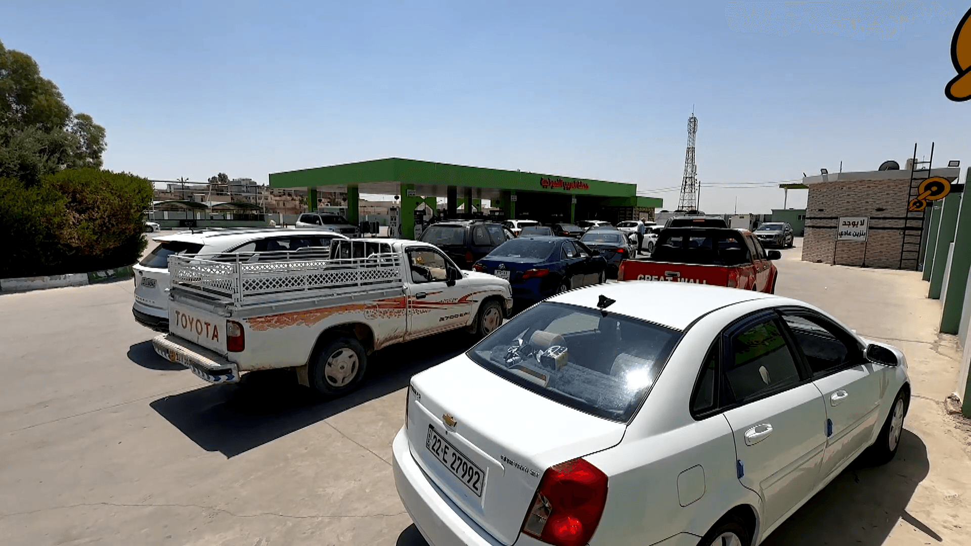 Kurdistan drivers seek cheaper petrol in Mosul amid fuel shortages