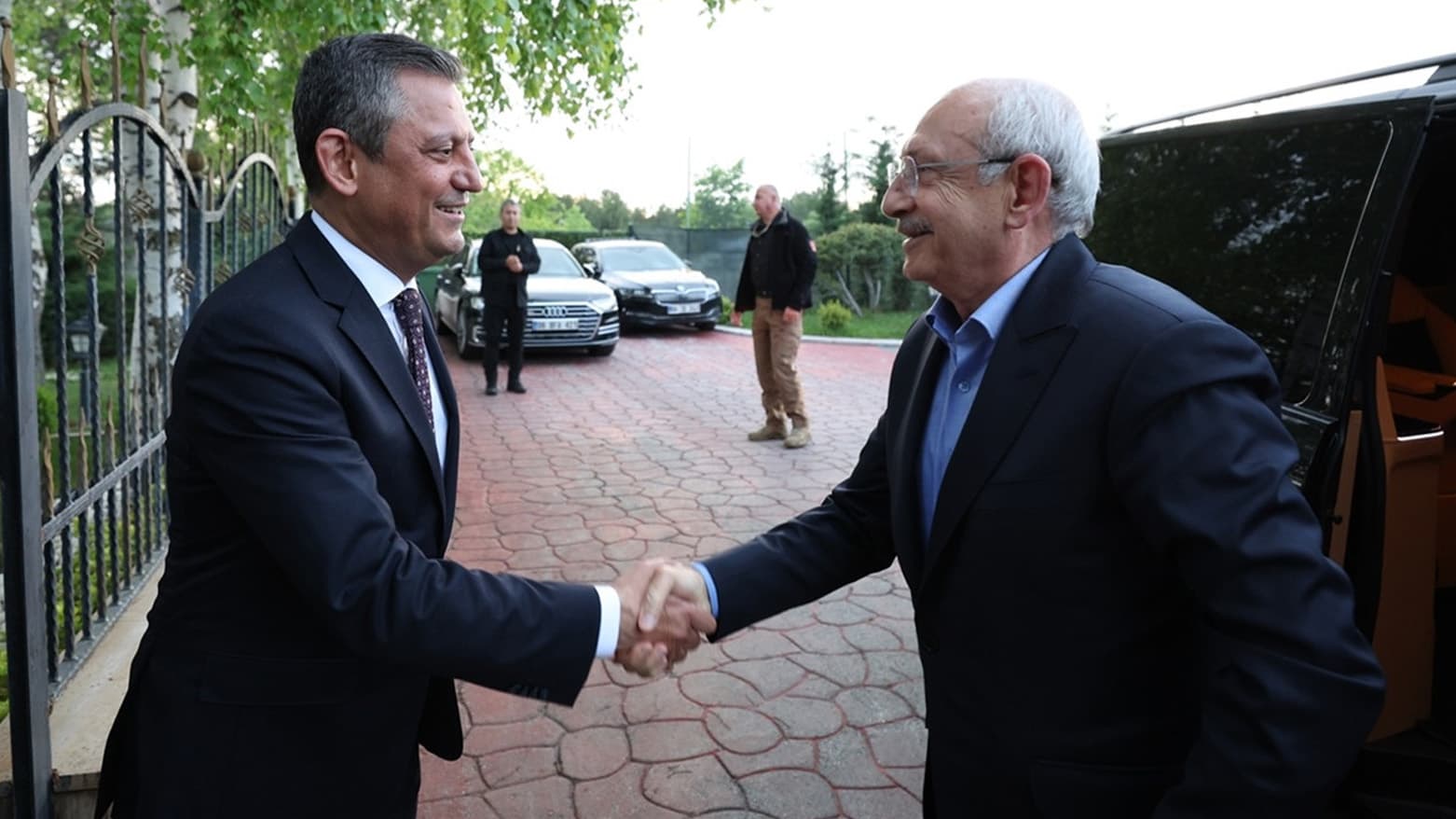 ‘Kılıçdaroğlu ve ekibi Özgür Özel’in dokunulmazlığının kaldırılması için ‘evet’ diyecek’
