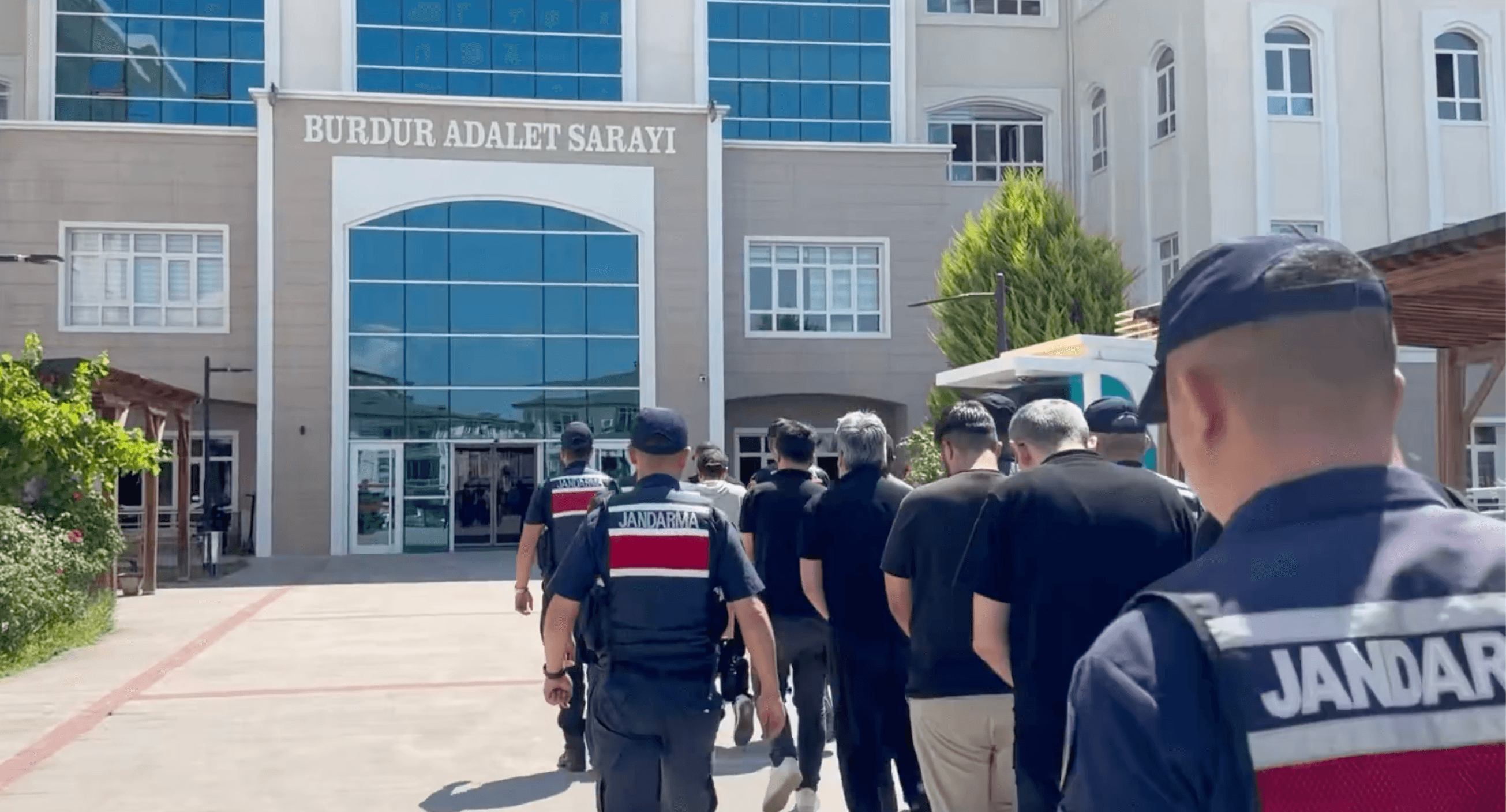 28 ilde yasa dışı bahis ve dolandırıcılık operasyonu: 206 şüpheli yakalandı