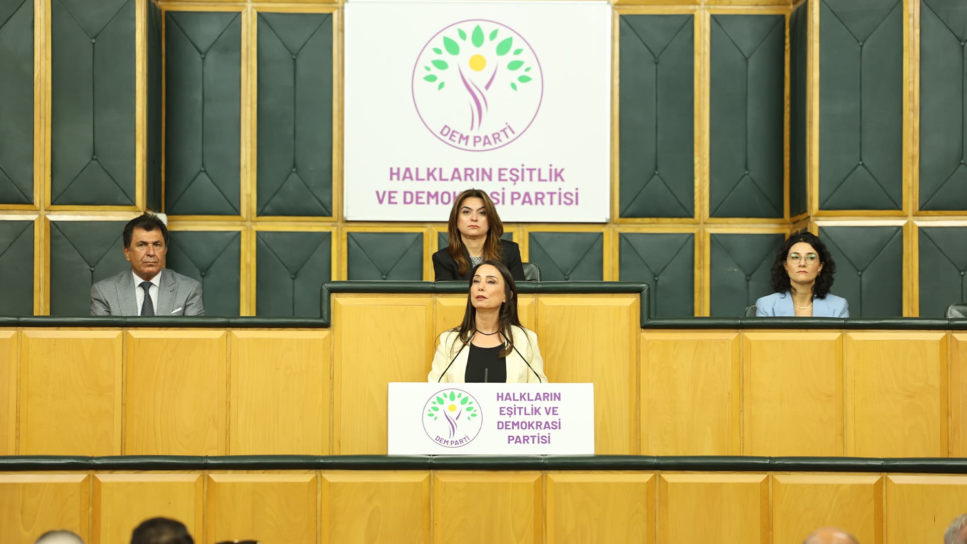 DEM Partî: Divê naveroka qanûna çarçoveyê bi peymanekê derkeve holê
