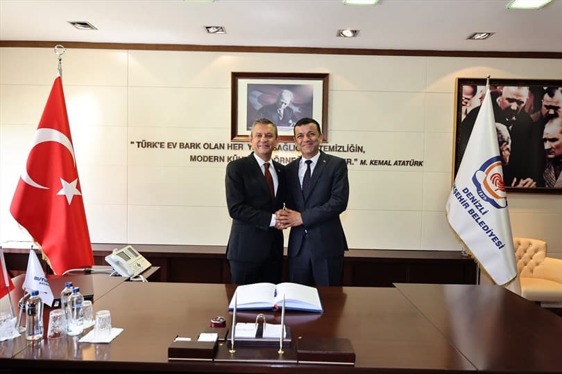 Denizli Büyükşehir ve 14 ilçe belediye başkanı CHP'den istifa ederek Yeni Parti'ye katıldı
