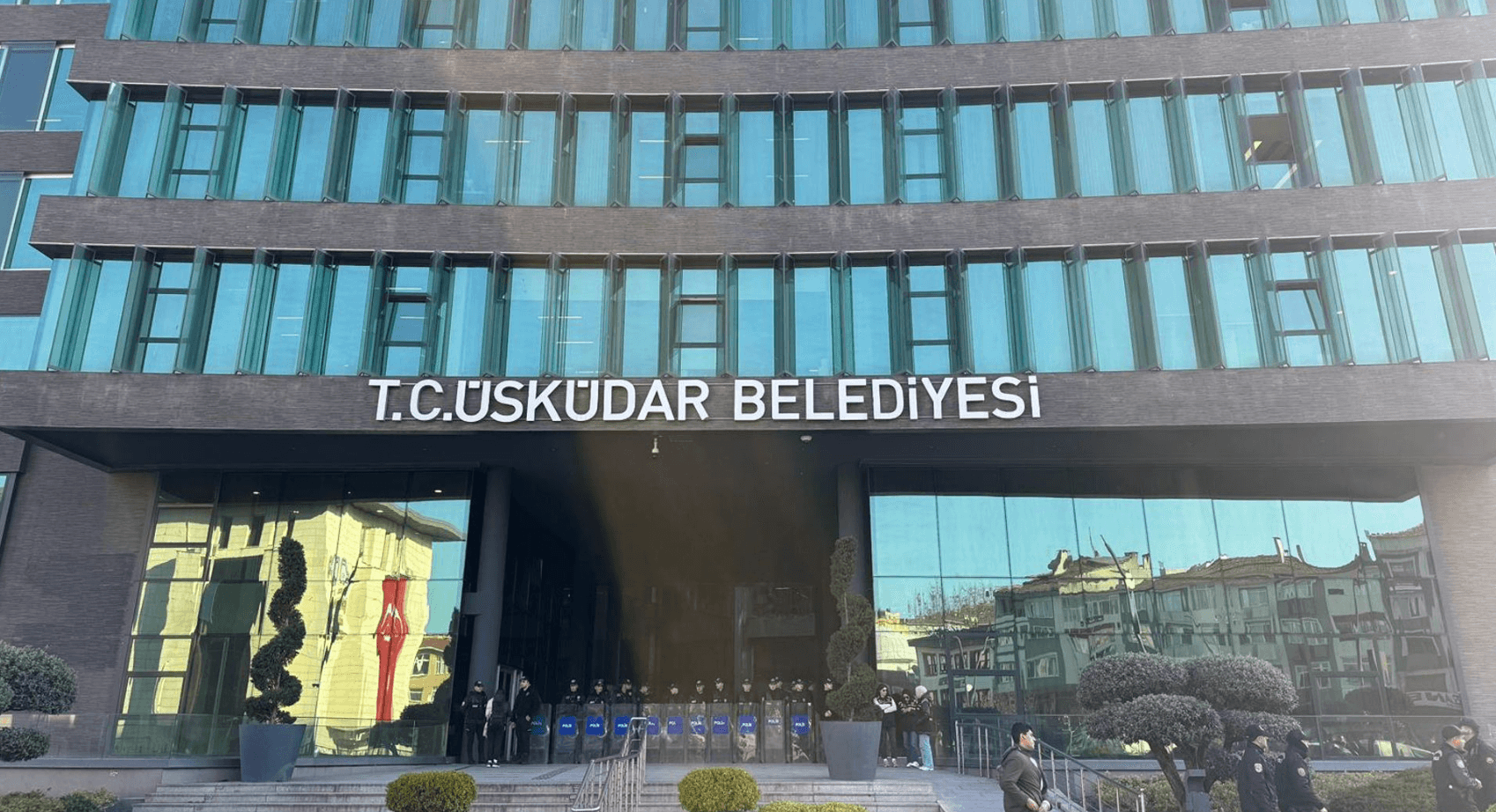 Üsküdar Belediyesi'ne operasyon: Belediye Başkanı dahil 6 kişi gözaltına alındı