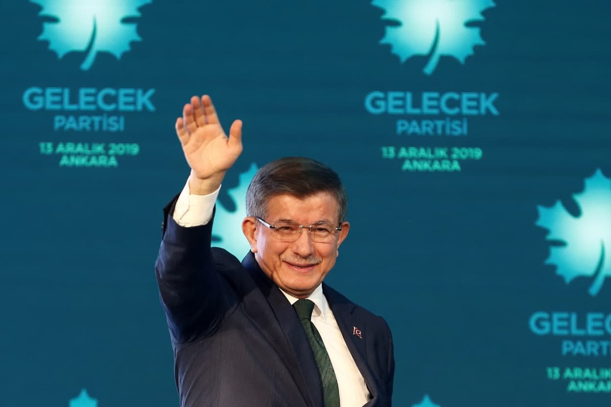 Gelecek Partisi feshedildi: Ahmet Davutoğlu siyaseti bıraktı!