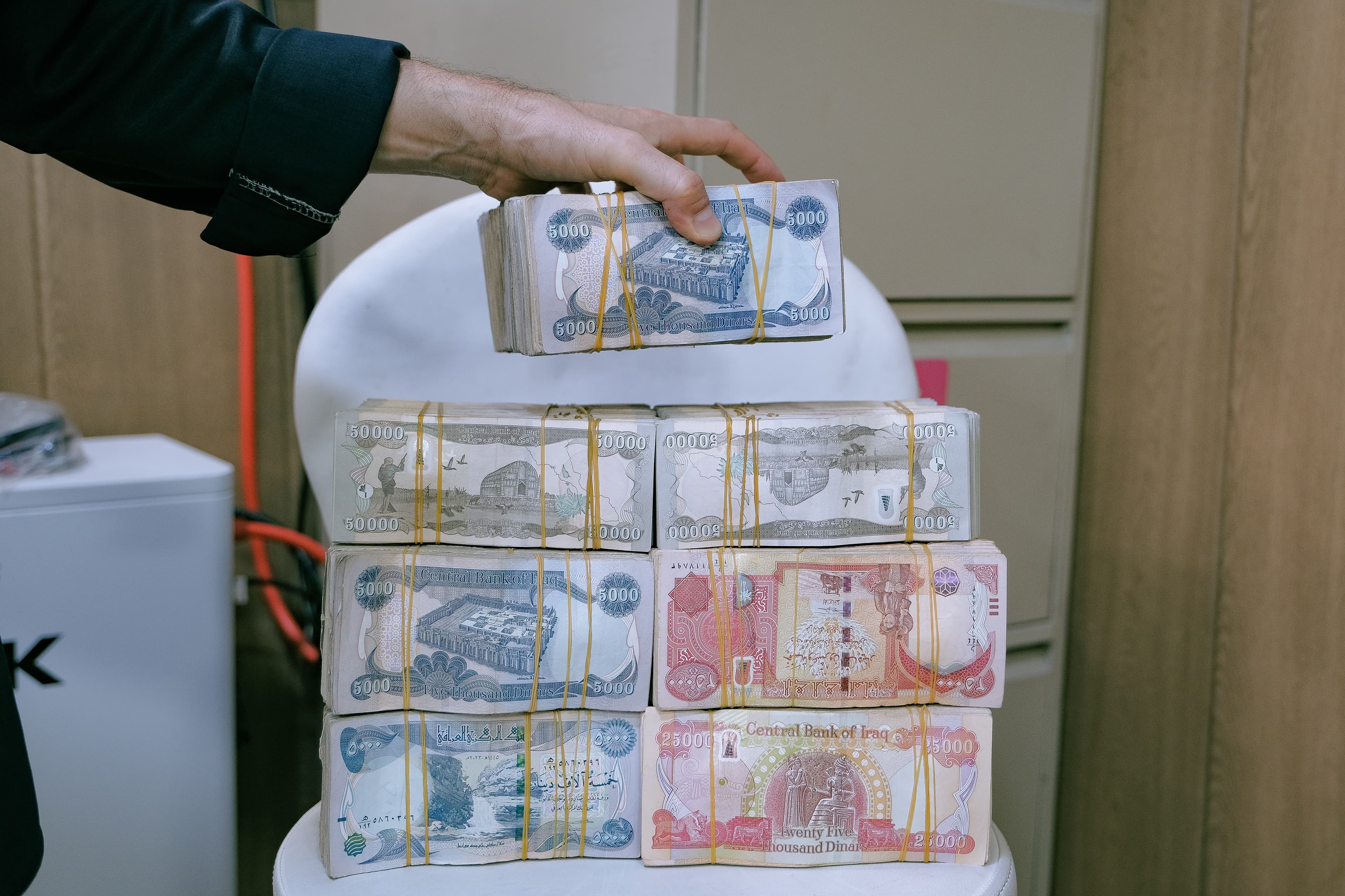 پەرلەمانتارێکی عێراق: وەزیری دارایی پێی گوتم 1.5 تریلیۆن دینارمان بۆ مووچە لەبەردەستە