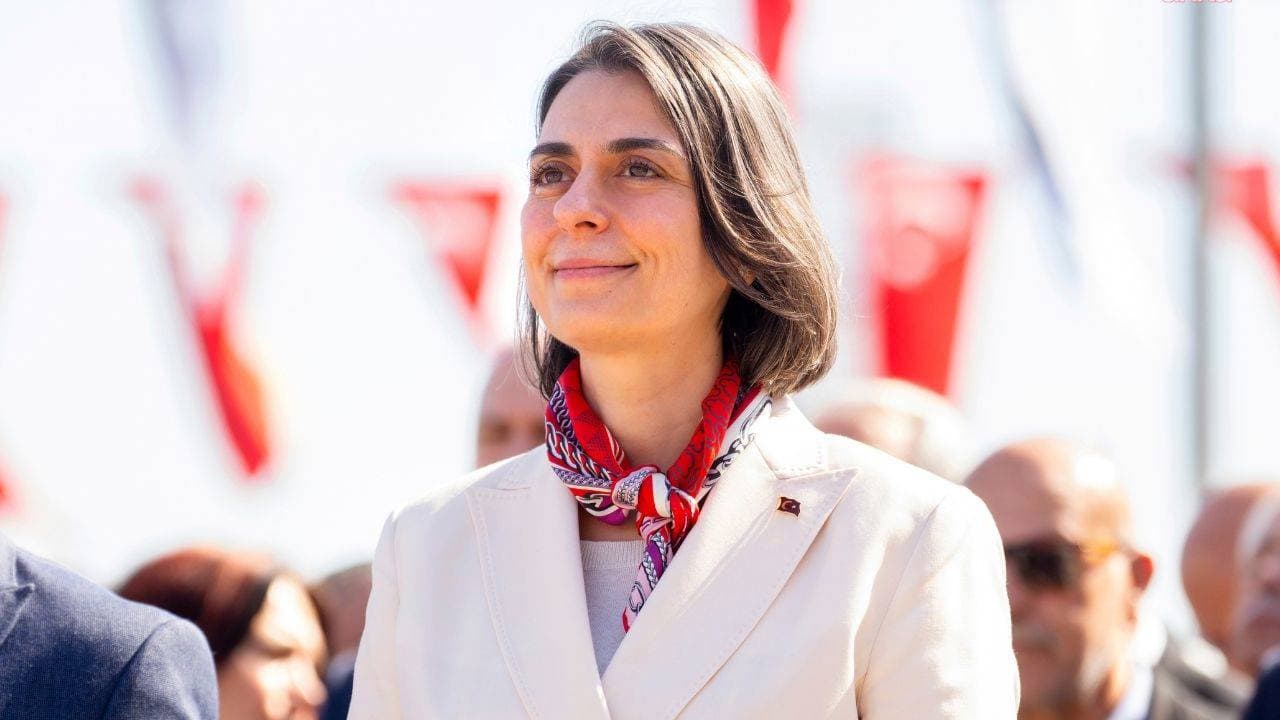 Üsküdar Belediye Başkanı Sinem Dedetaş görevden uzaklaştırıldı