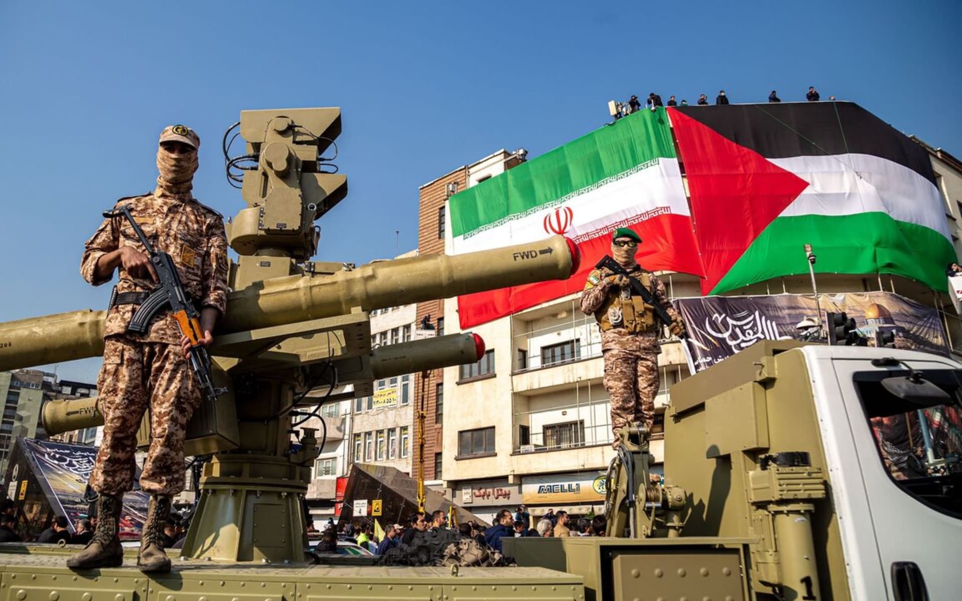چەند ئەندامێکی سوپای پاسدارانی ئێران لە نمایشێکی سەربازیدا لە تاران. وێنە: AFP