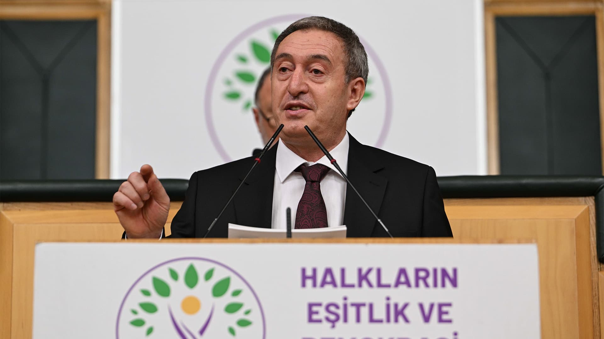 Bakirhan: Pirsgirêka sed salî bi yasayekê çareser nabe