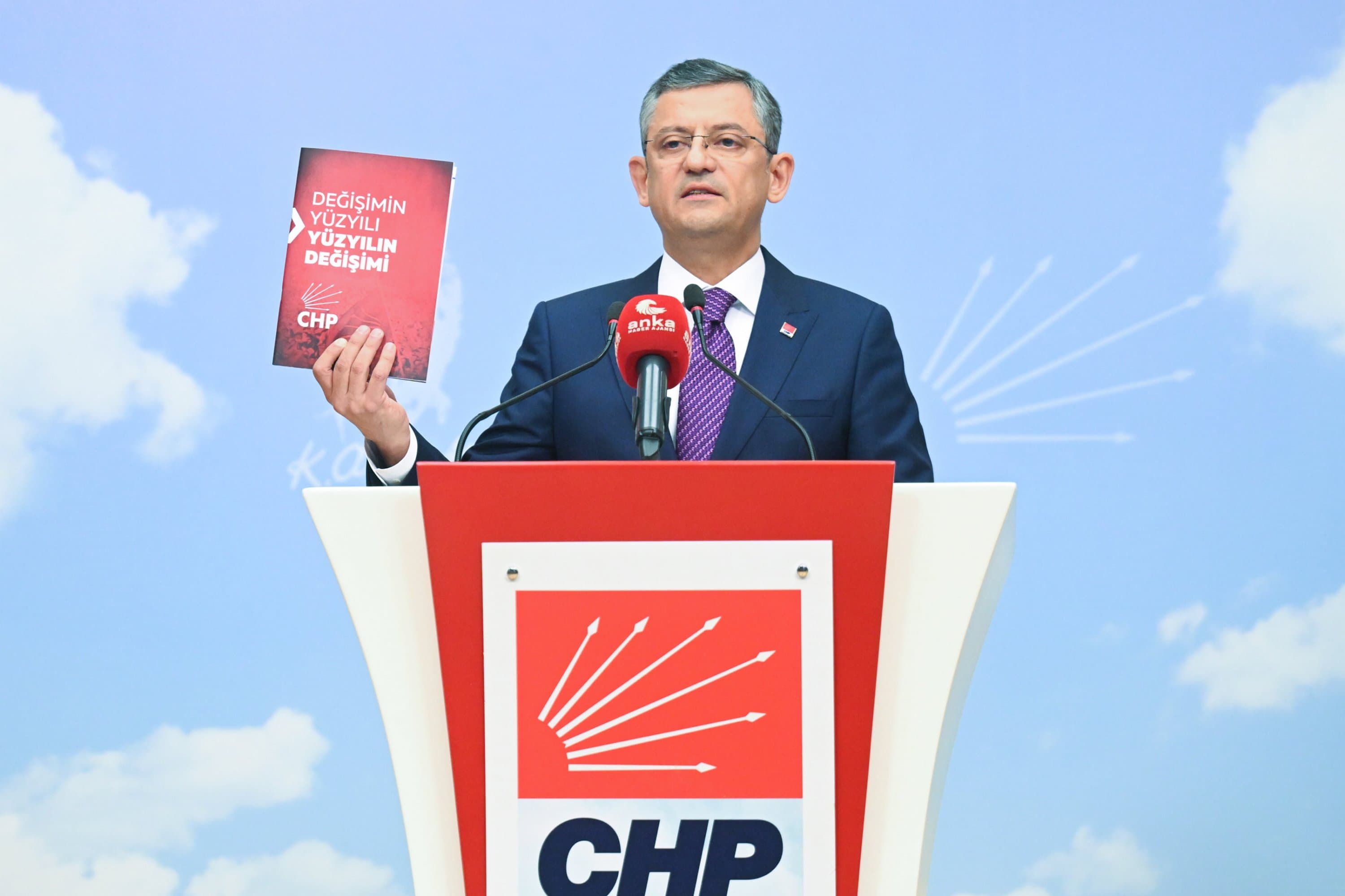 داوای هەڵگرتنی پارێزبەندی لەسەر ئۆزگور ئۆزەل دەکرێ