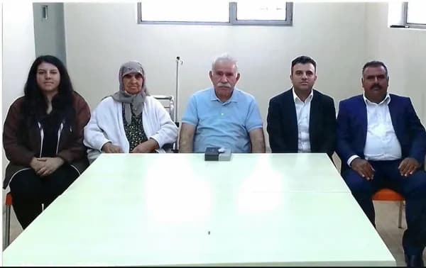 وێنەیەکی عەبدوڵڵا ئۆجەلان و ماڵباتەکەی بڵاوکرایەوە