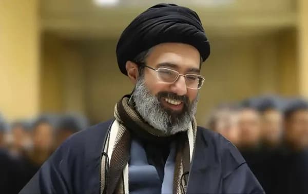 موجتەبا خامنەیی گۆڕانکاری لە پۆستە باڵاکانی سوپای پاسداران و هێزە چەکدارەکاندا دەکات