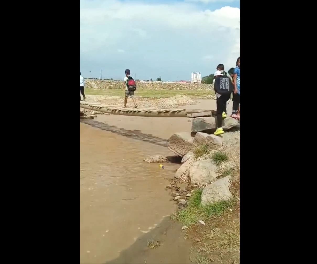 Sırrı Sakık’tan iş insanlarına çağrı: Gelin bu çocuklara bir köprü yapalım