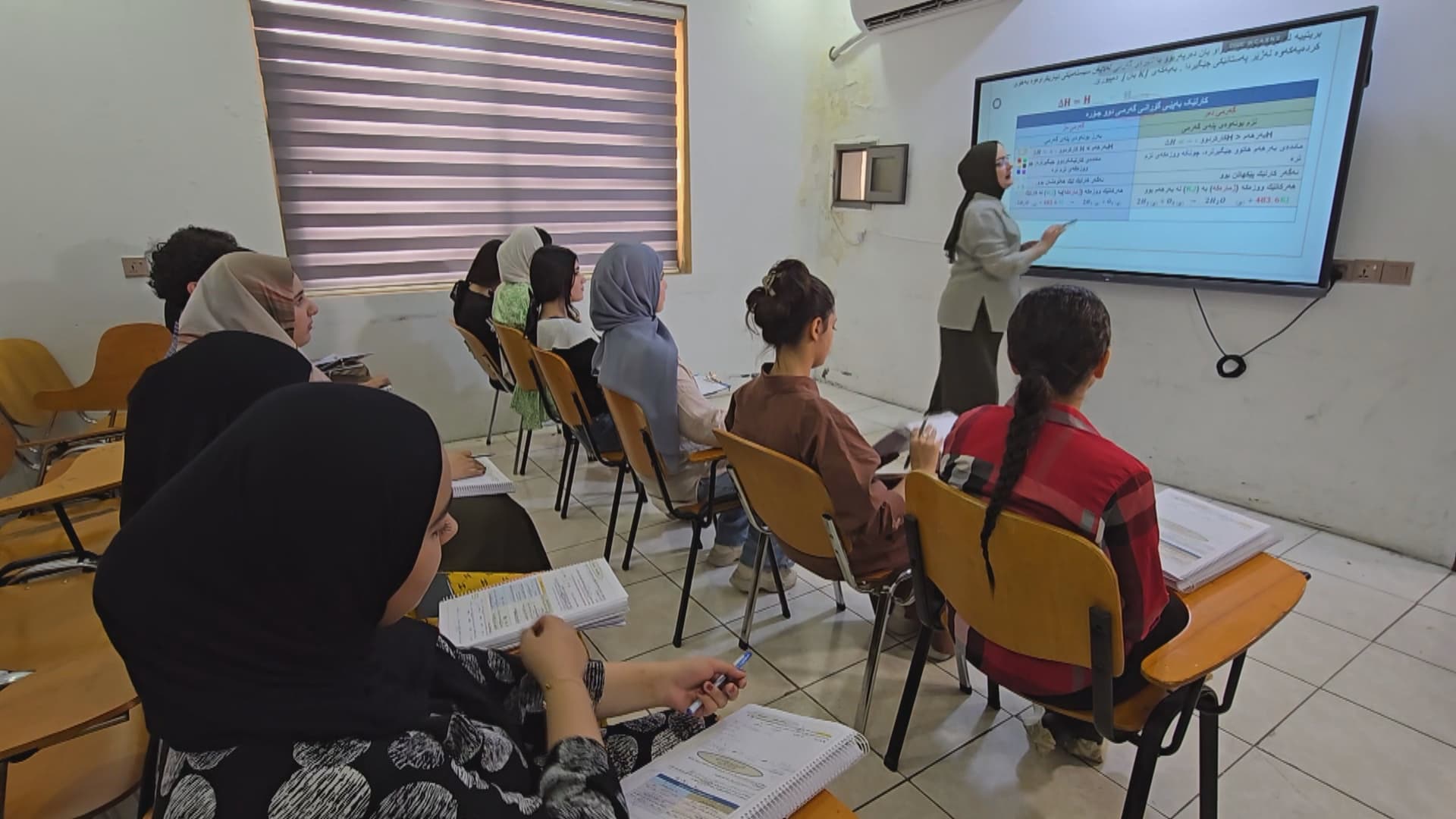 بازاڕی مامۆستای وانەی تایبەت گەرمە و هەیە تا 10 میلیۆن دیناری دەوێت