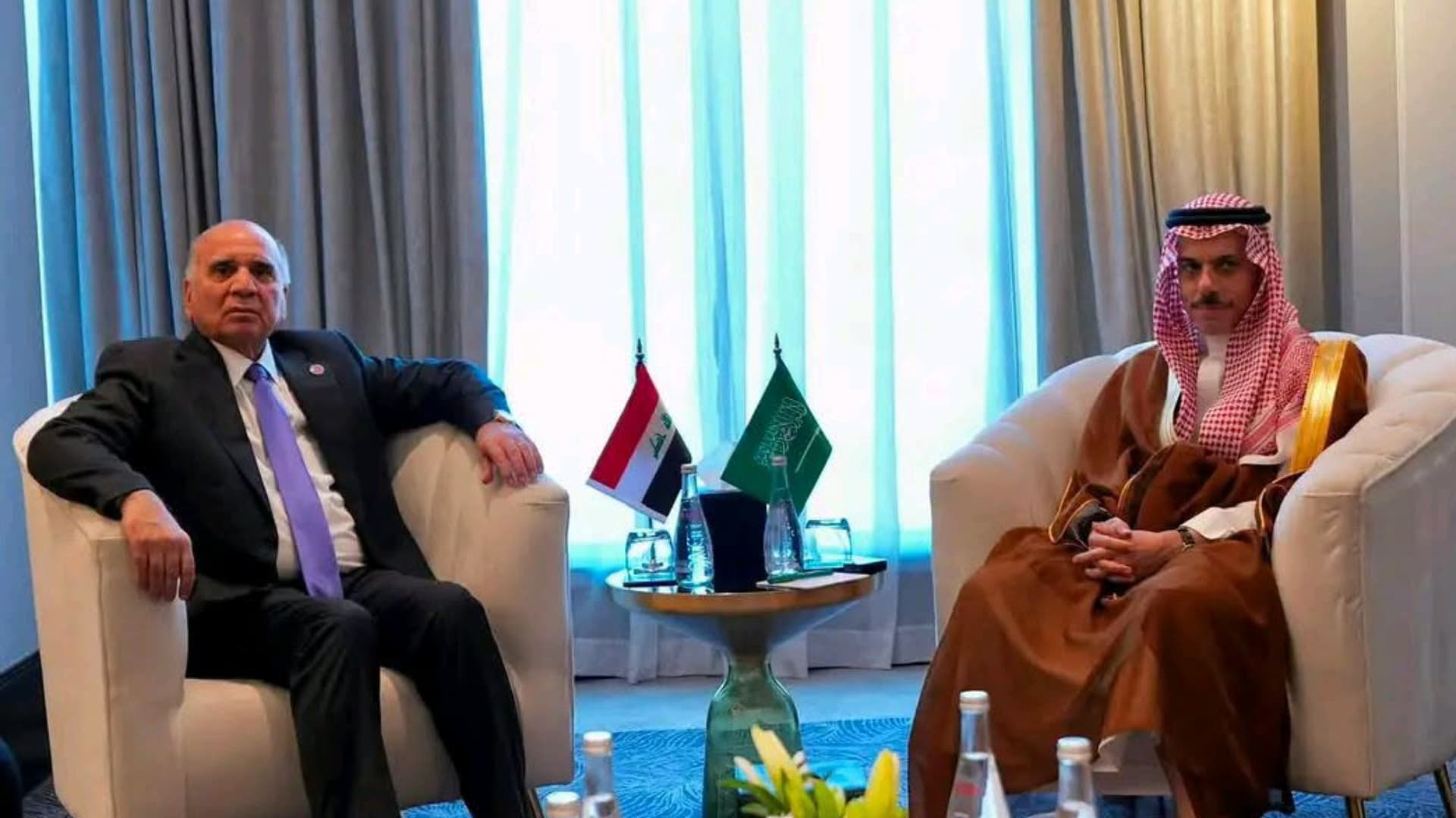 فوئاد حوسێن و فەیسەڵ بن فەرحان کەمکردنەوەی ئاڵۆزییەکانی ناوچەکە تاوتوێ دەکەن