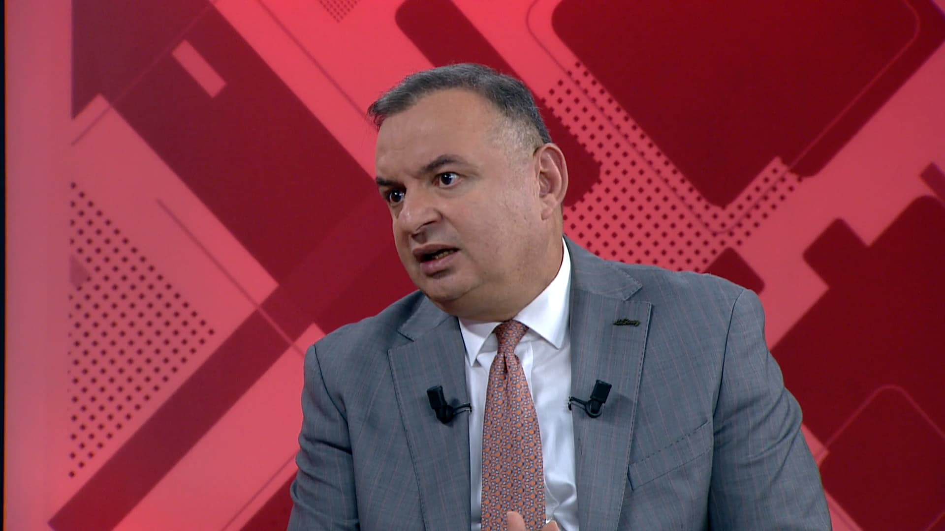 شیروان دووبەردانی: گرووپە چەکدارەکان ئاستەنگیان بۆ حکومەت دروست کردووە