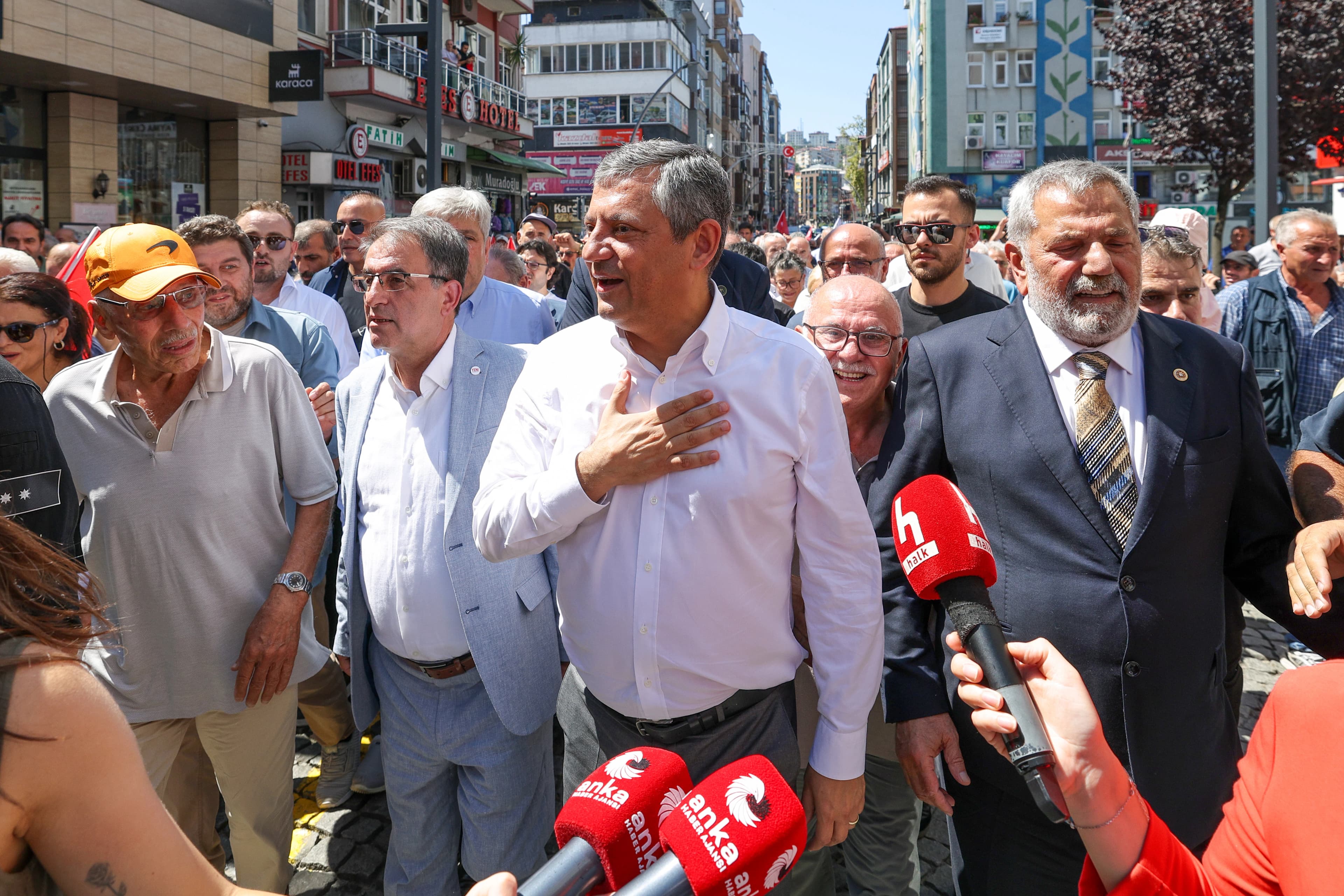 ‘Transfer’ tartışması: Özgür Özel’den Erdoğan’ın davetine cevap