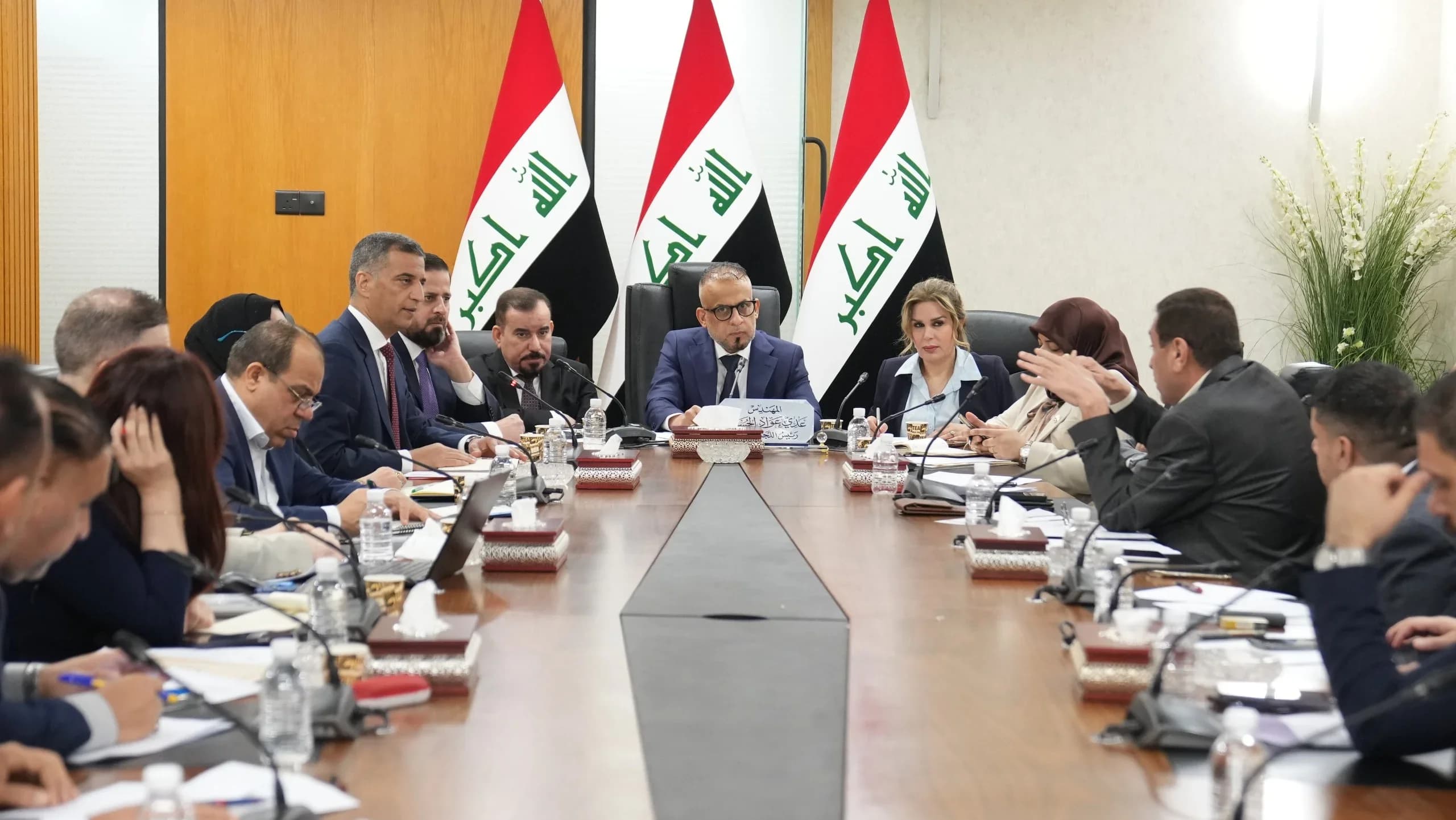 لیژنەی دارایی پەرلەمان و بانکی ناوەندیی عێراق لابردنی سفرەکانی دینار تاوتوێ دەکەن