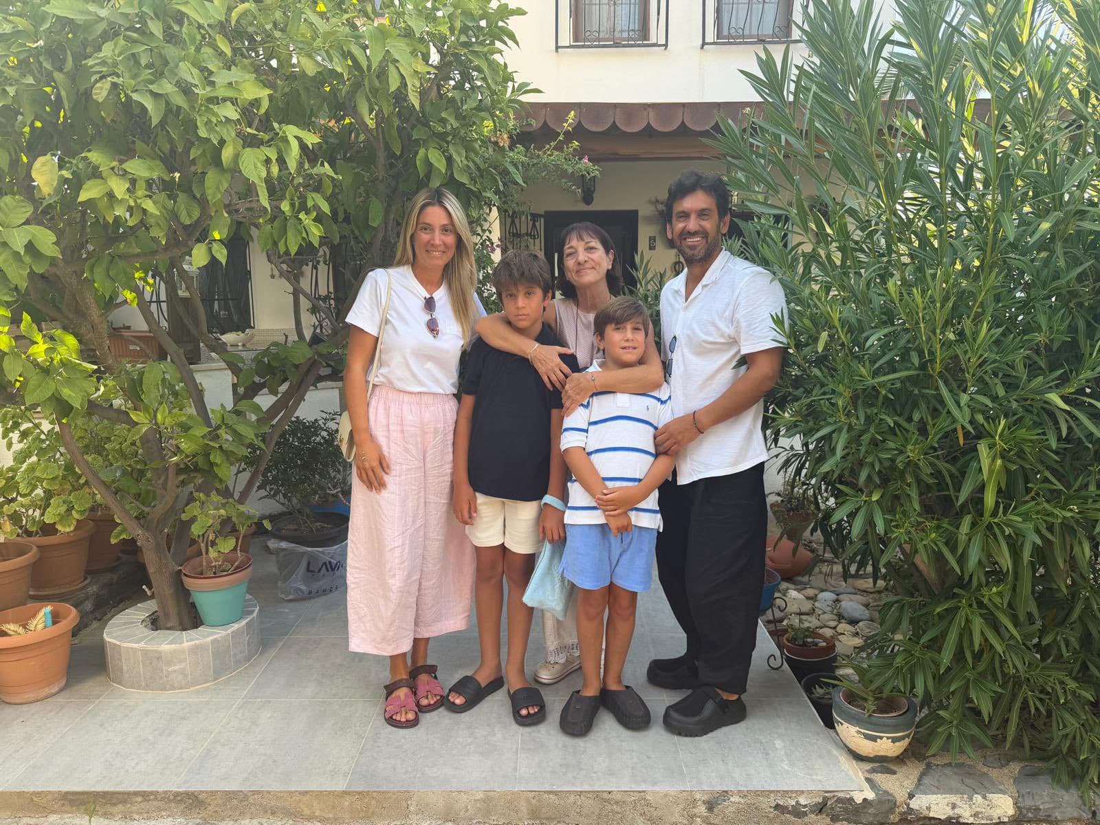 Kültür ve Turizm Bakan Yardımcısı Mumcu, Ahmet Kaya'nın ailesini ziyaret etti