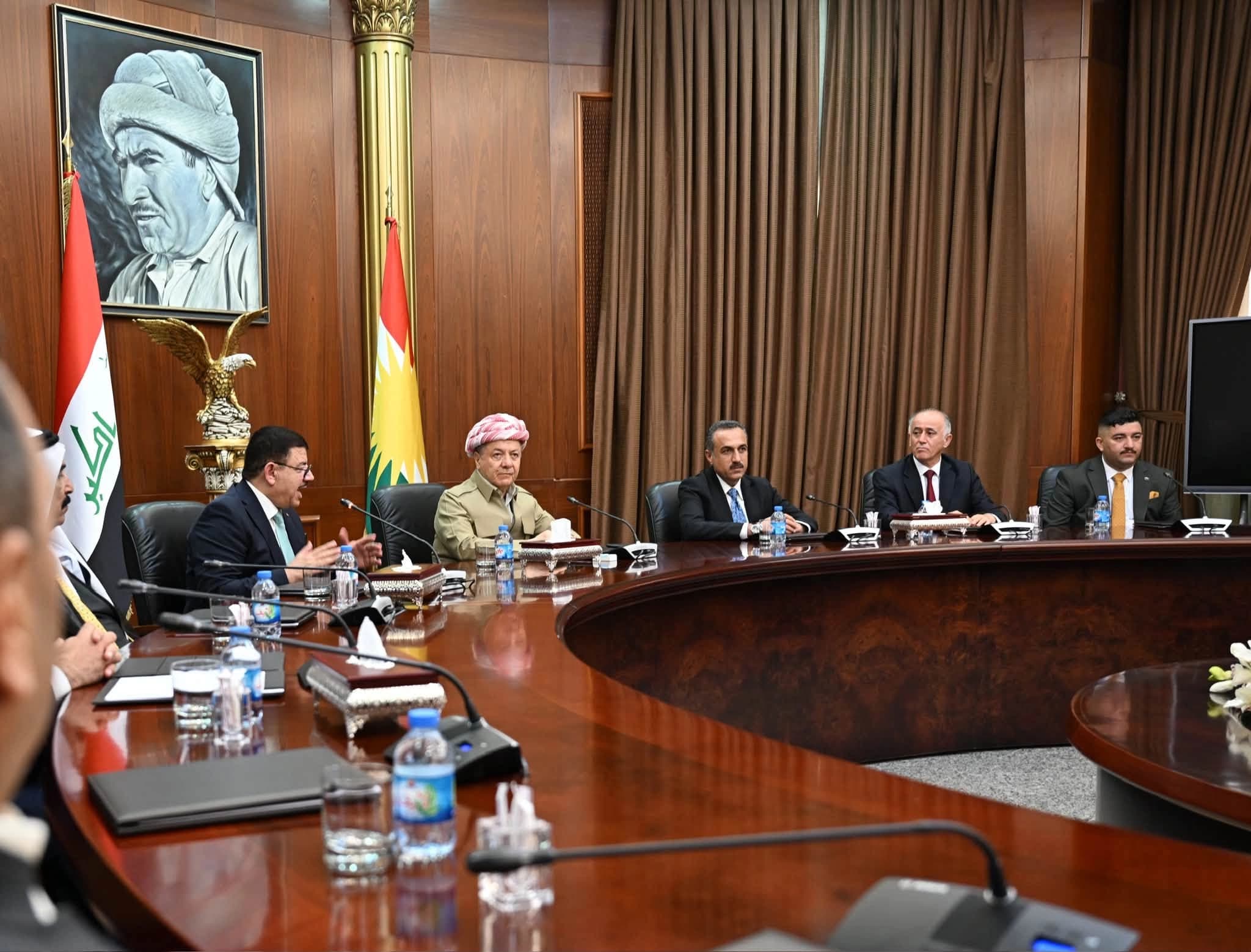 سەرۆک بارزانی: دەستووری عێراق نەخشەڕێگەیەكی گونجاوە بۆ چارەسەری کێشەکان