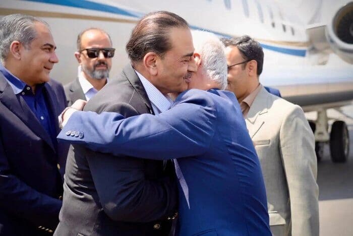 Pakistan’s army chief arrives in Tehran for security talks, mediation efforts