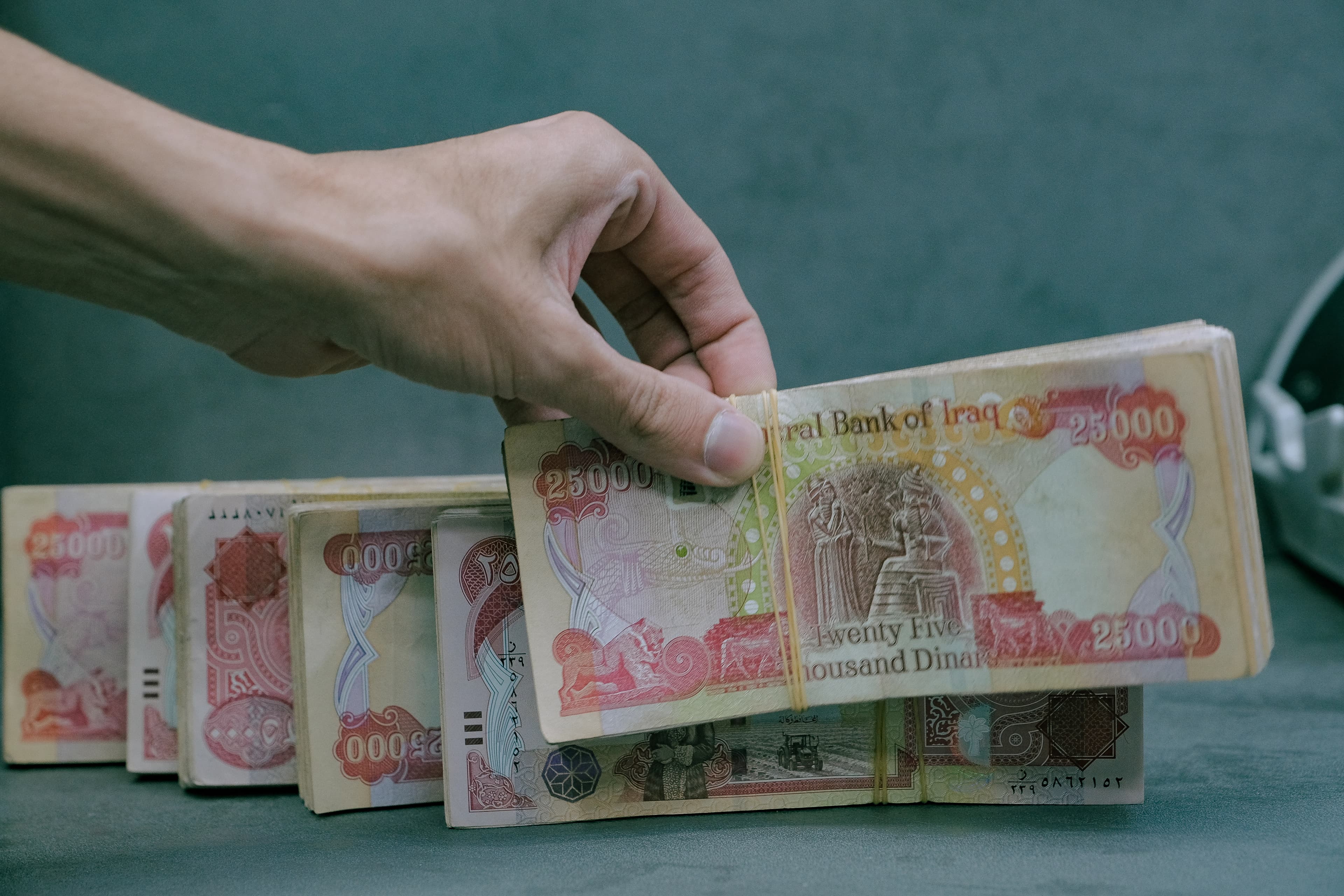 لیژنەی دارایی بۆ حکومەتی عێراق: دەنگدان بە لابردنی سفرەکانی سەر دینار رابگرە