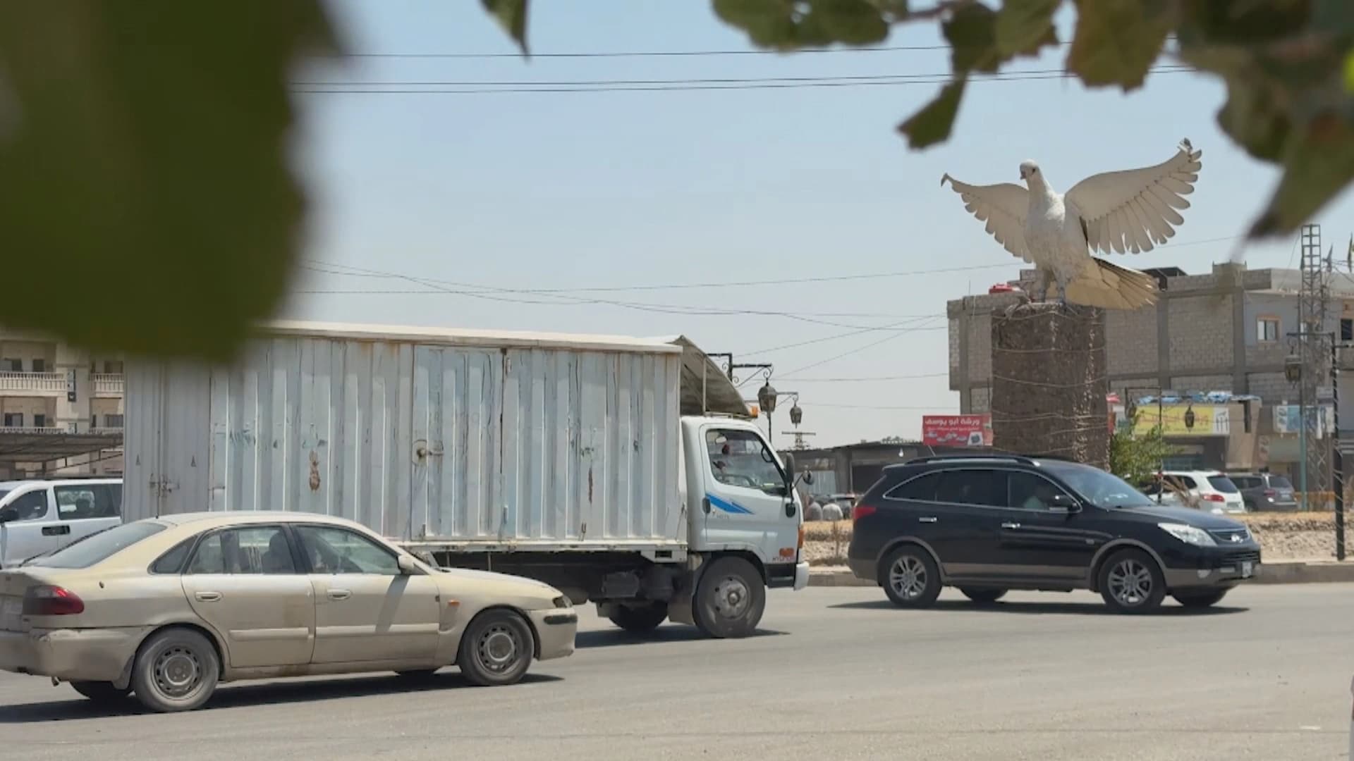 مامۆستایان و قوتابییان لە رۆژئاوای کوردستان: دەمانەوێ تەواوی وانەکان بە کوردی بخوێنین