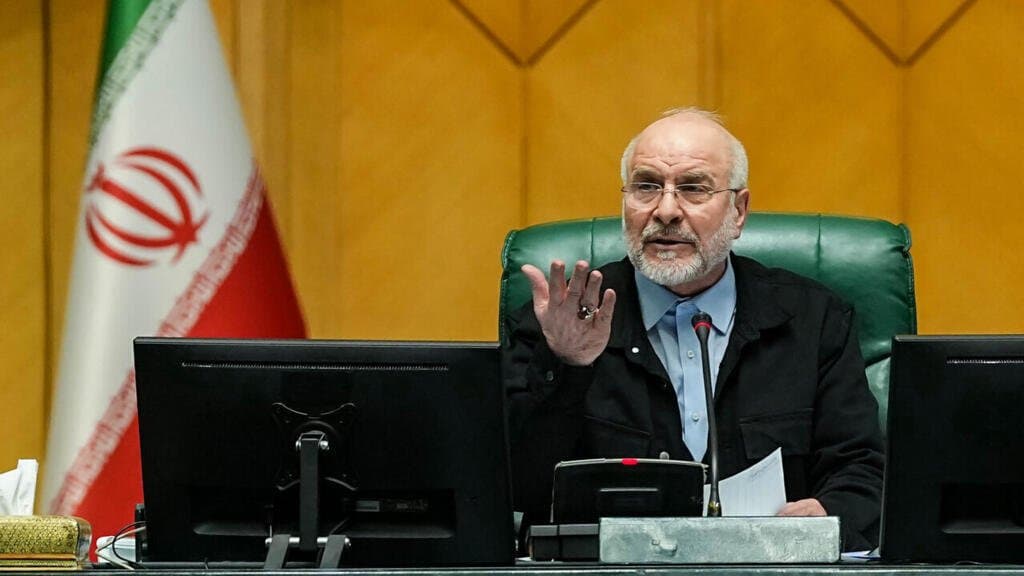 قالیباف وەڵامی بێسێنت دەداتەوە: دەبوو پارەی 750 بنکەی سەربازیتان بۆ خەڵکەکەتان خەرج بکردایە