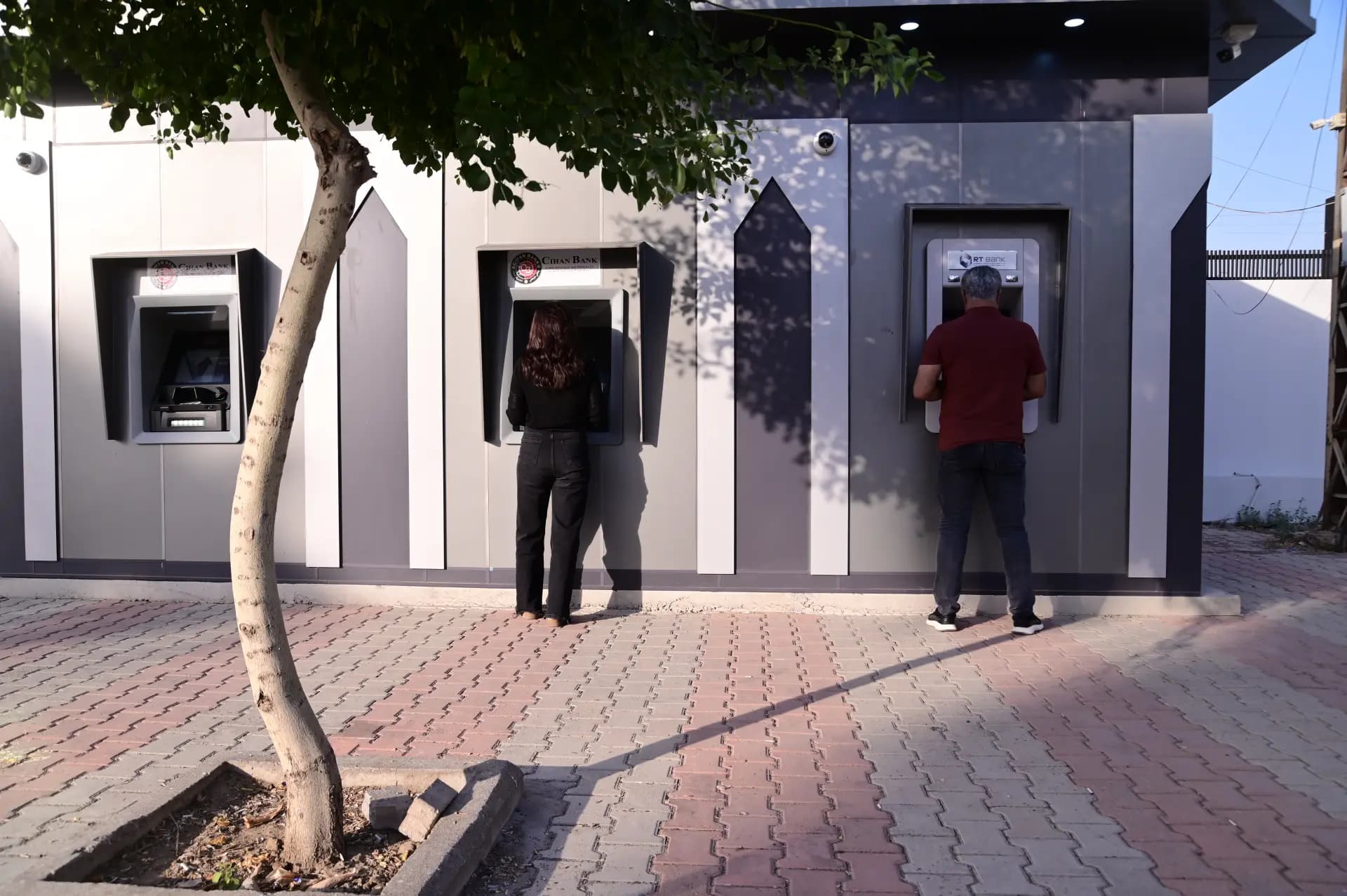 بانکی ئەهلیی عێراقی: 90٪ی کێشەی رانەکێشانی پارە پەیوەندی بە هەڵەی بەکارهێنەرەوە هەیە