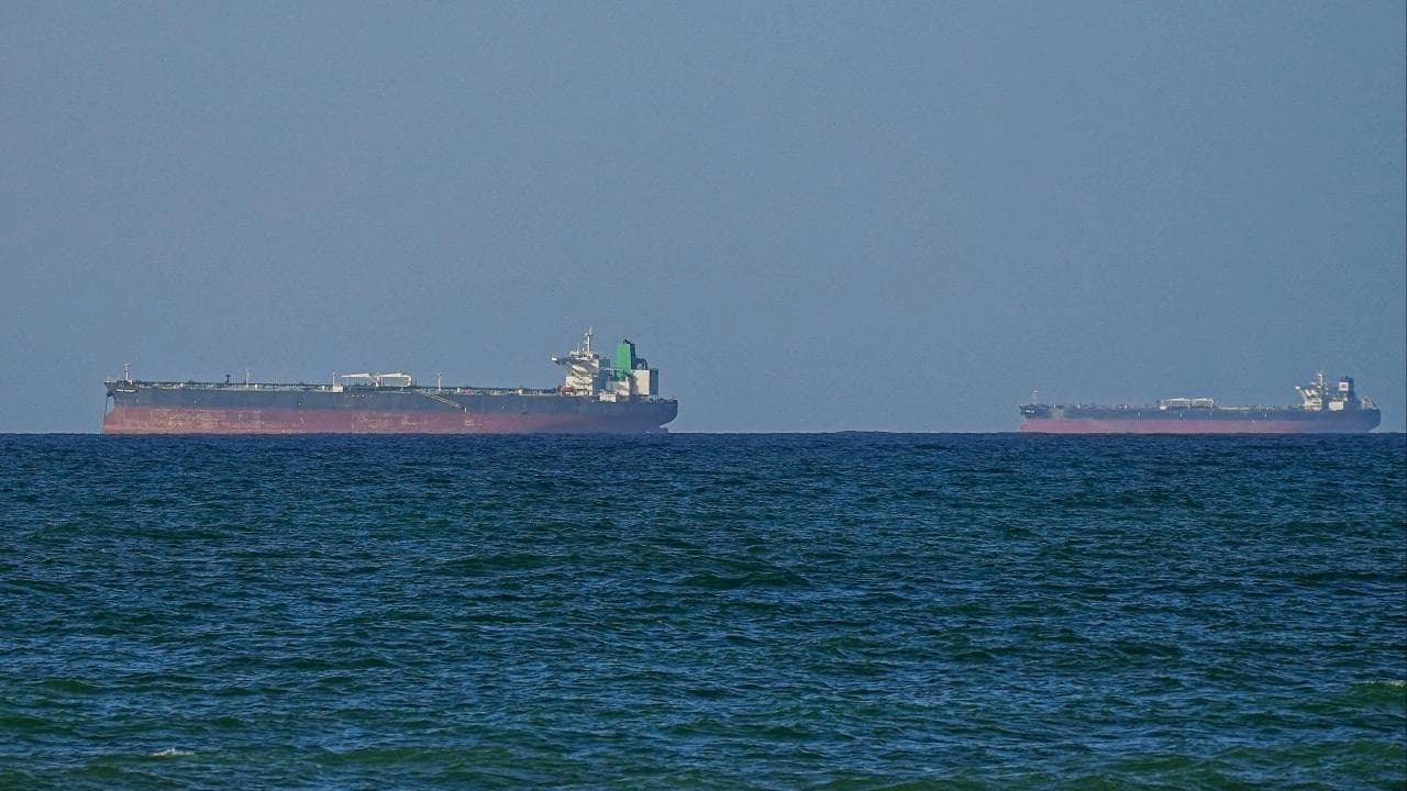 İran, Hürmüz Boğazı'ndan geçmeye çalışan tankerin mayına çarptığını duyurdu