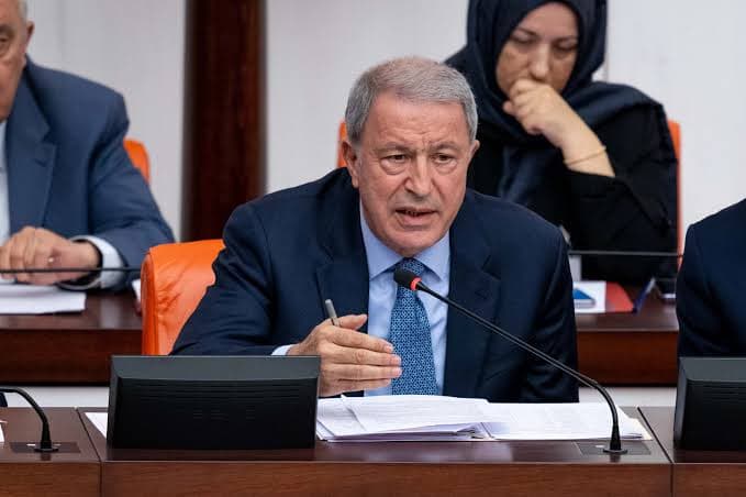 AK Parti'li Hulusi Akar'dan sert paylaşım