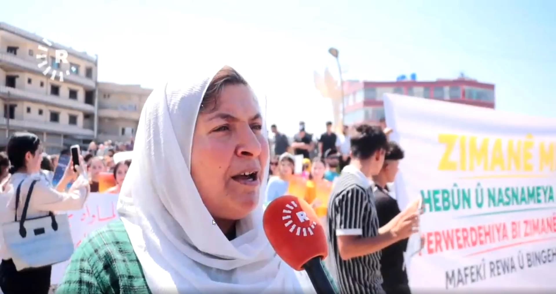Kobani’de halk Kürtçe için ayakta: ‘Dilimizden vazgeçmeyiz, kararı reddediyoruz’