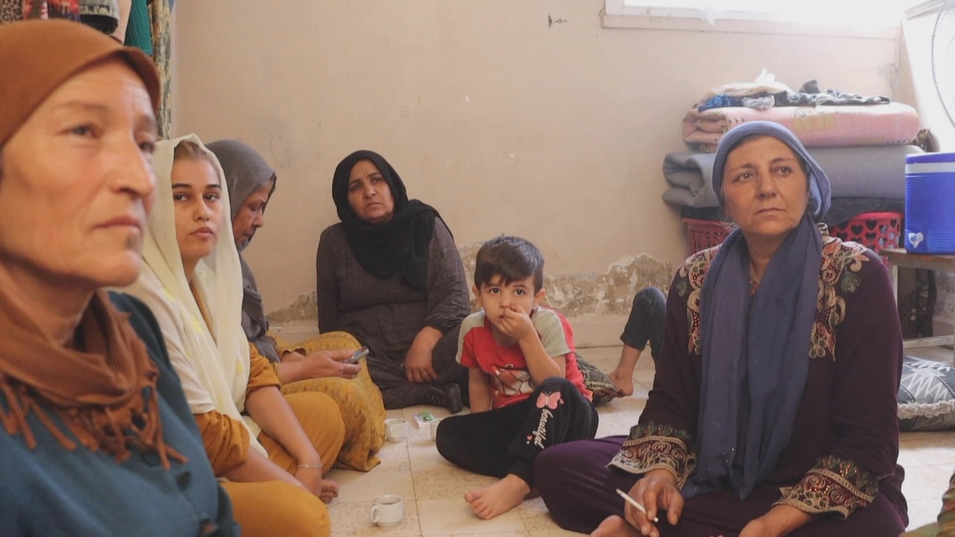 Dibistan vedibin lê deriyê hêviyê tê girtin: Koçberên li Kobaniyê dê bi kû ve biçin?