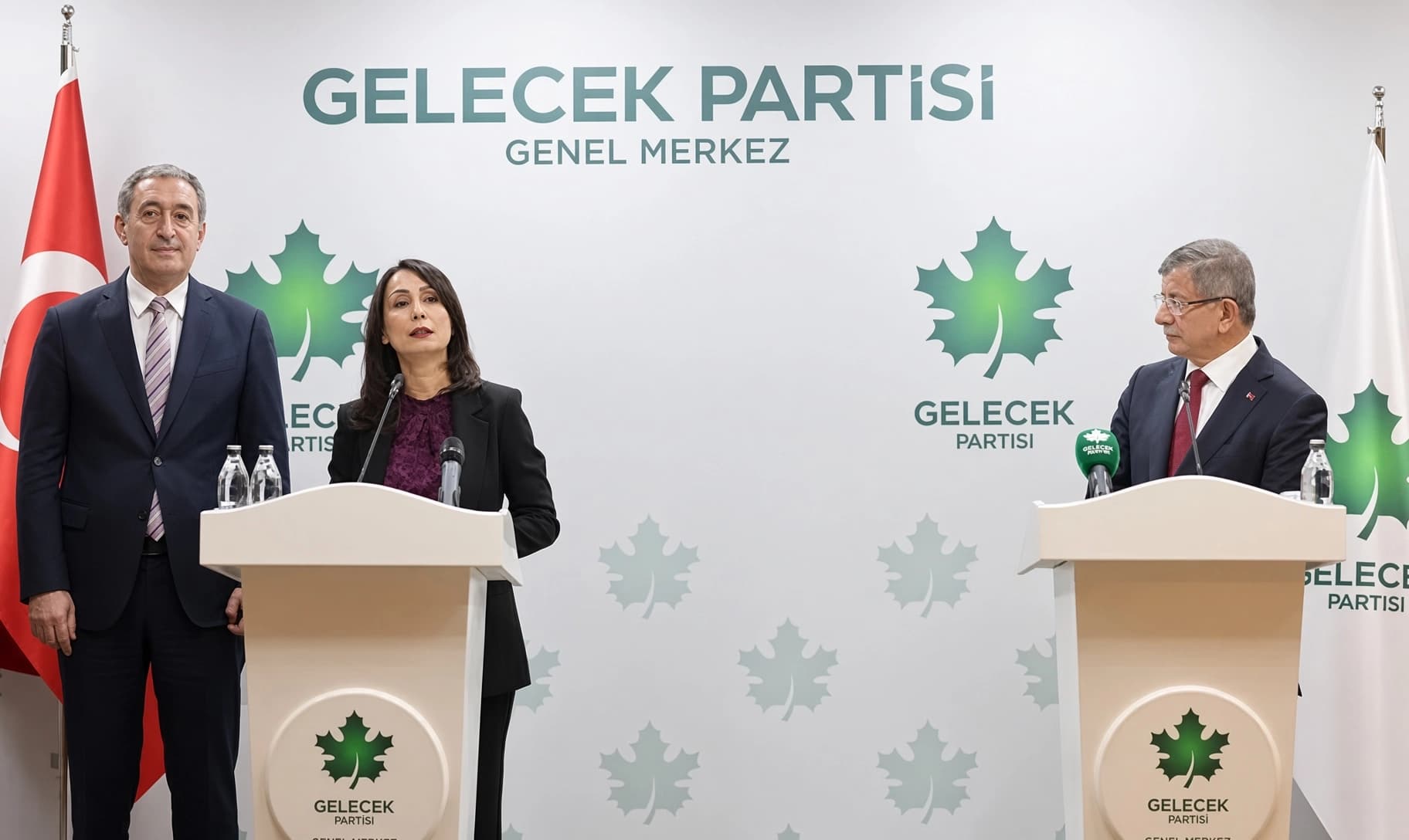 DEM Parti’den Davutoğlu’na destek: ‘Siyasetçilere düşünceleri nedeniyle soruşturma açılması doğru değil’