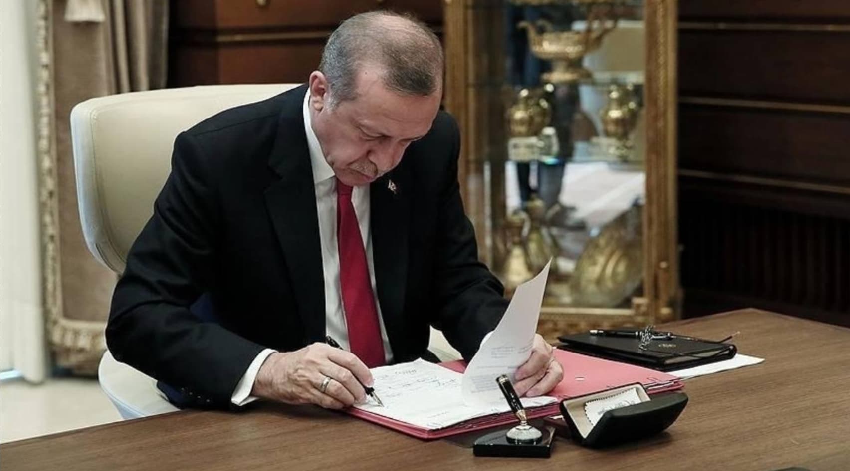 Diyanet ve Dışişleri'nde görev değişiklikleri: 12 ülkeye yeni büyükelçi atandı
