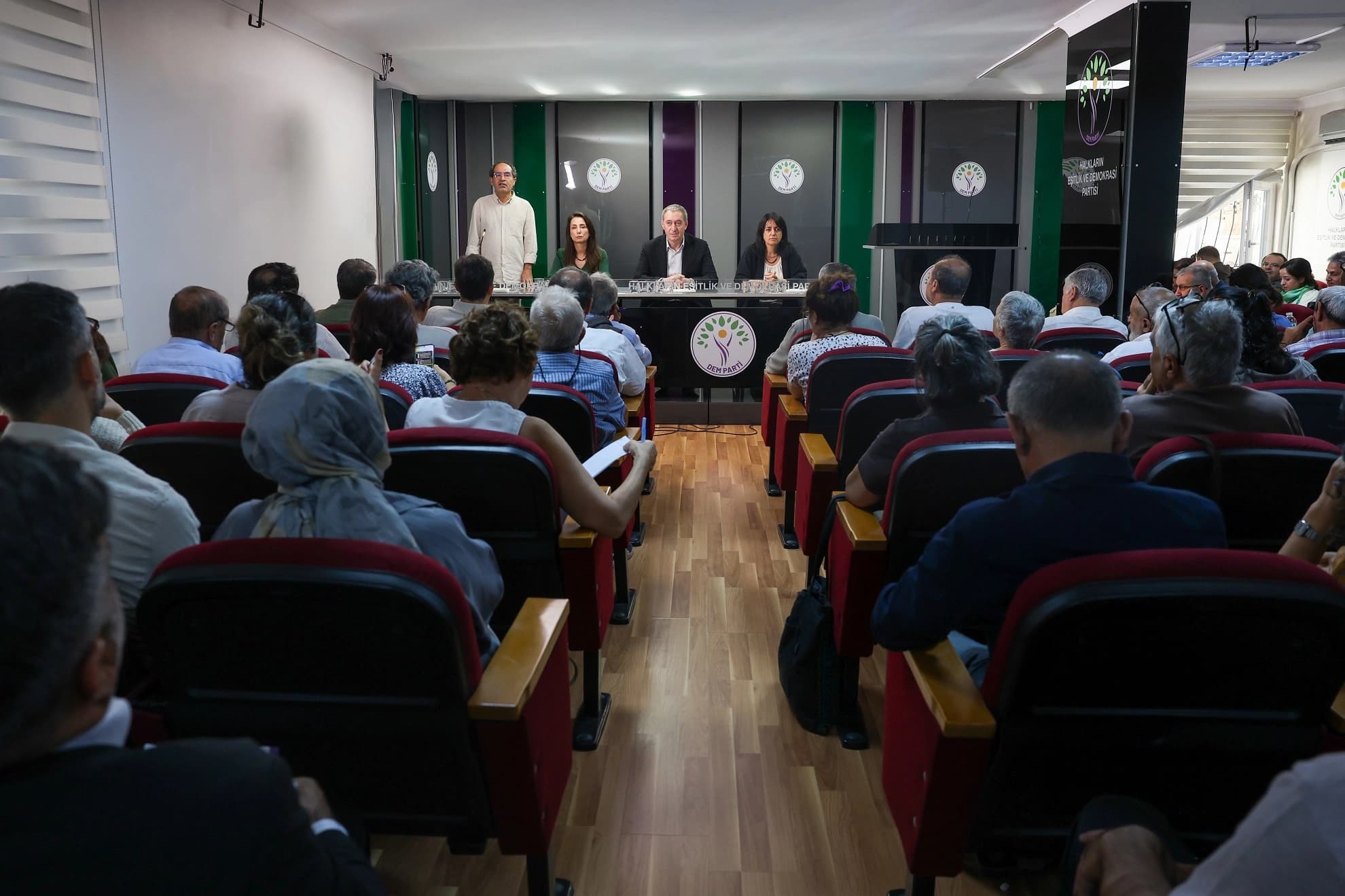 Endamên Desteya Birêvebir a Navendê ya DEM Partiyê hatin eşkerekirin