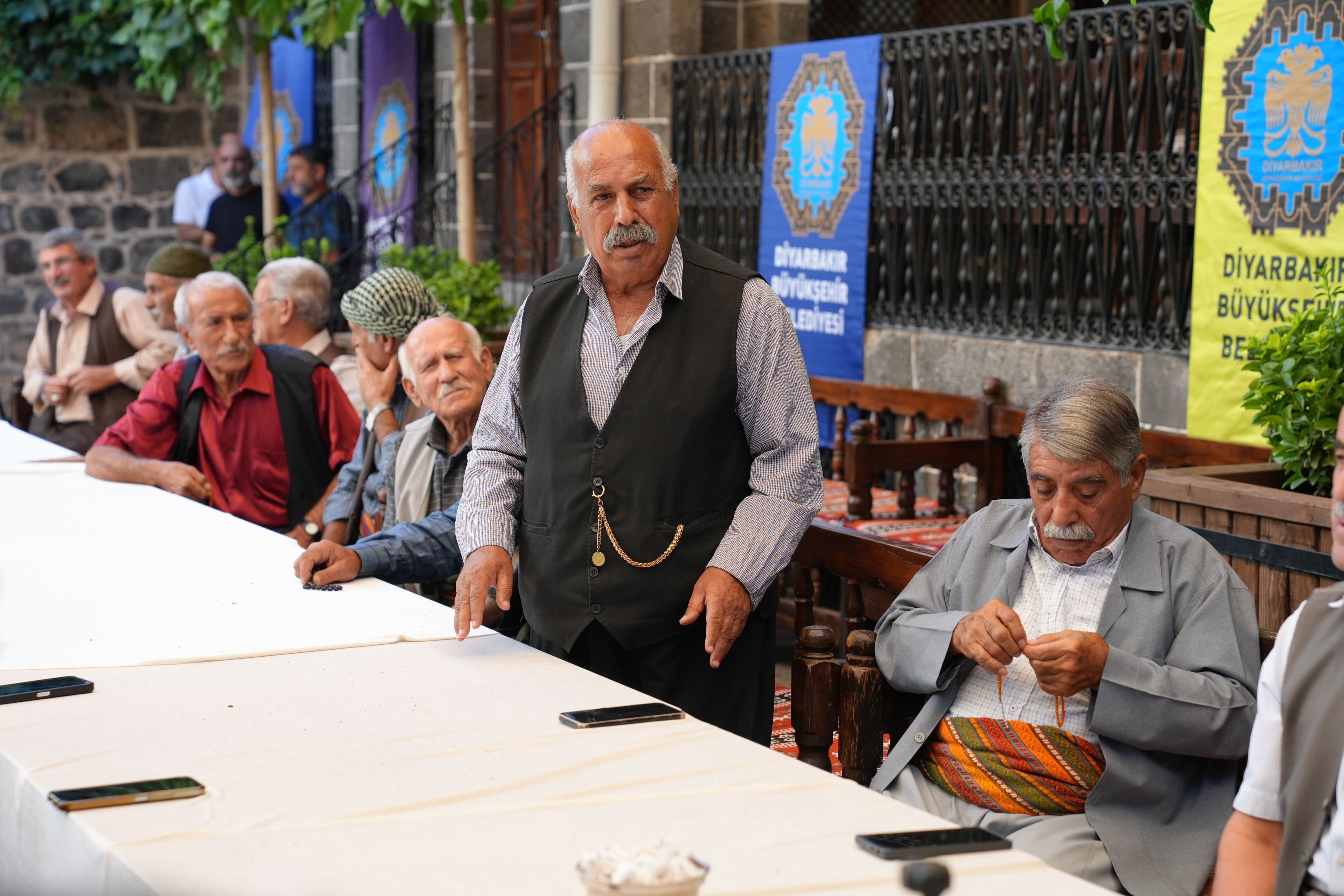 24 dengbêj ile sözleşme imzalandı, resmen sanatçı statüsü verildi
