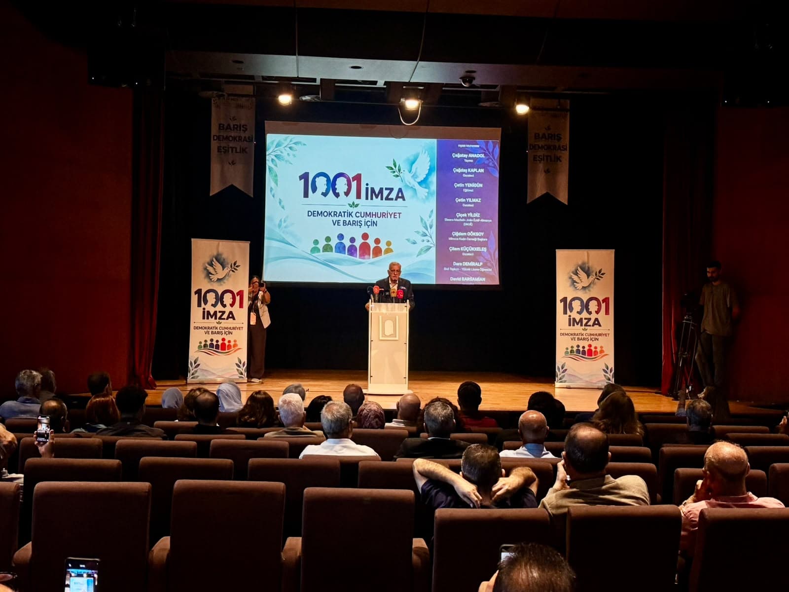 ‘Demokratik Cumhuriyet ve Barış İçin 1001 İmza’ deklarasyonu açıklandı