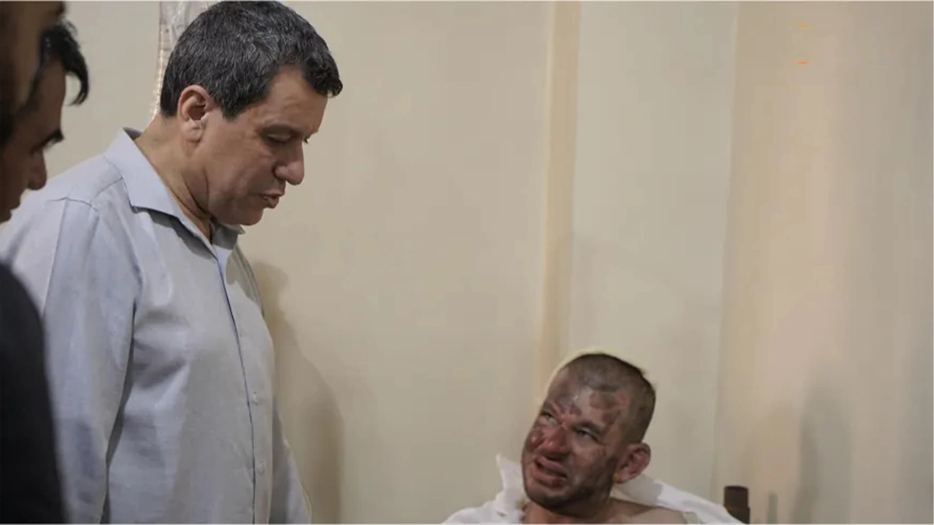 Mezlûm Ebdî birîndarên şewata zindana Kobaniyê ziyaret kirin