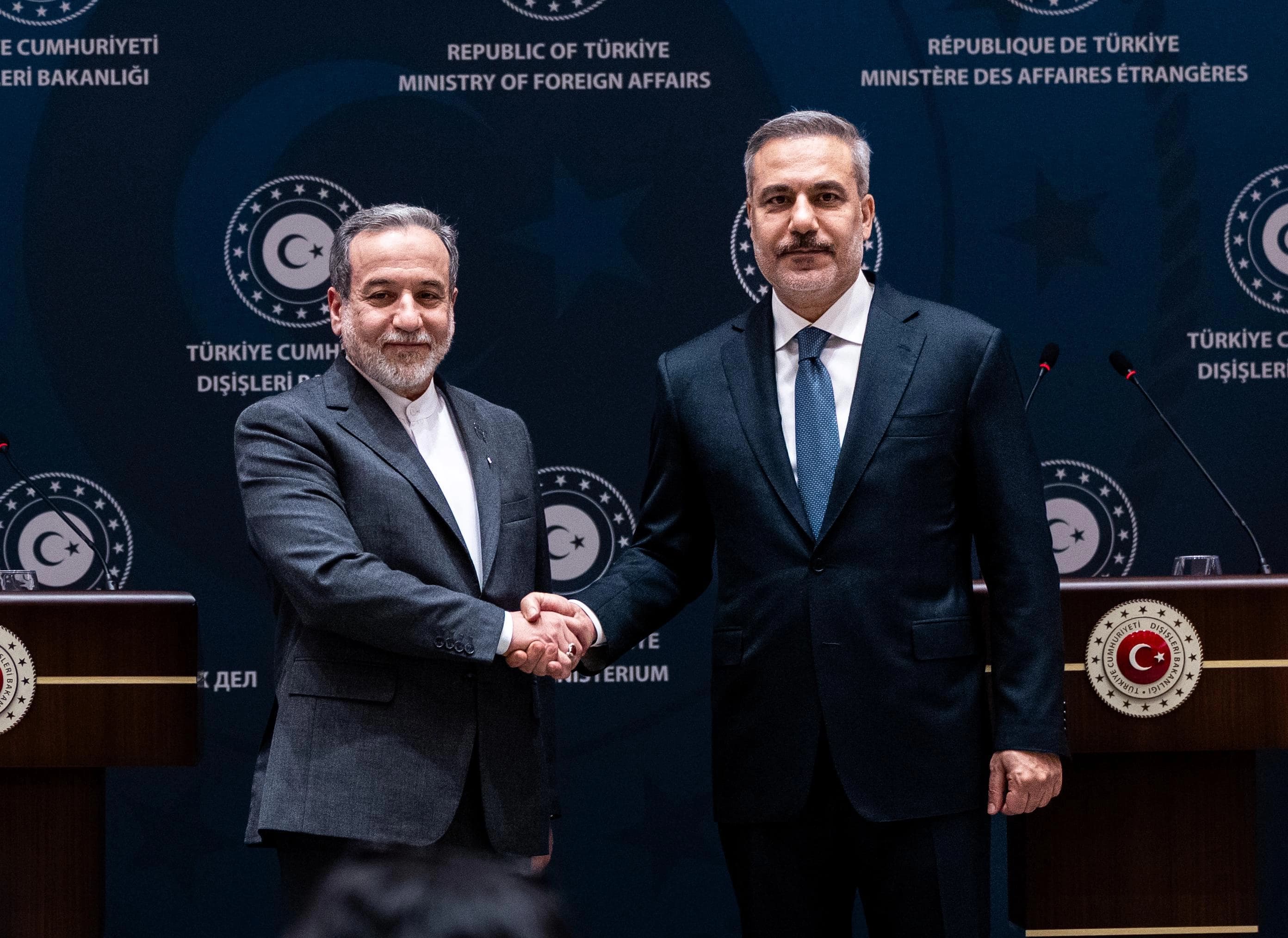 هاکان فیدان و عەباس عێراقچی دۆخی تەنگەی هورمز و هێرشەکانی سعودیەیان تاوتوێ کرد