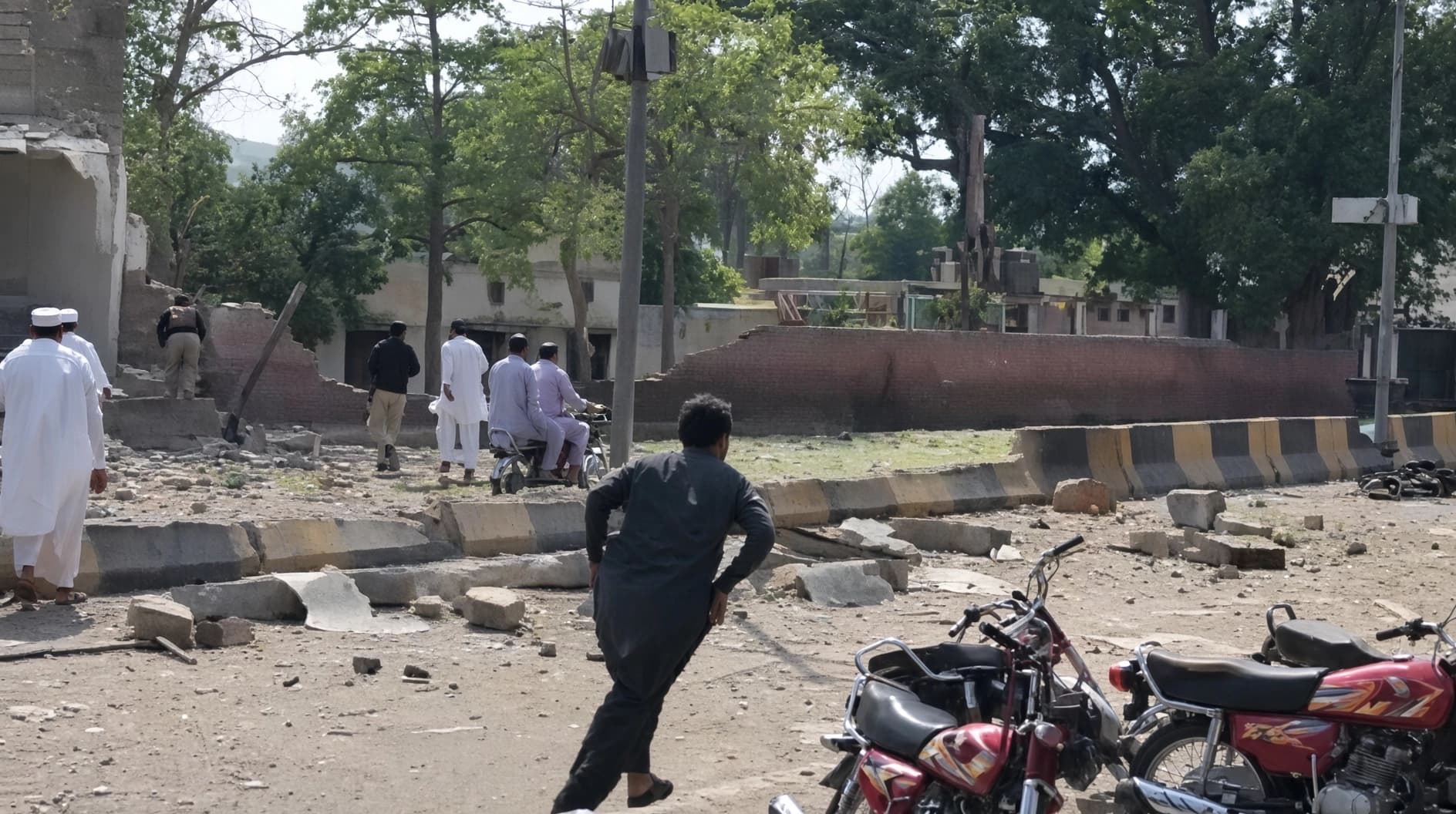 PAKISTAN - Dema nimêja înê teqîn çêbû, bi dehan mirî û birîndar hene