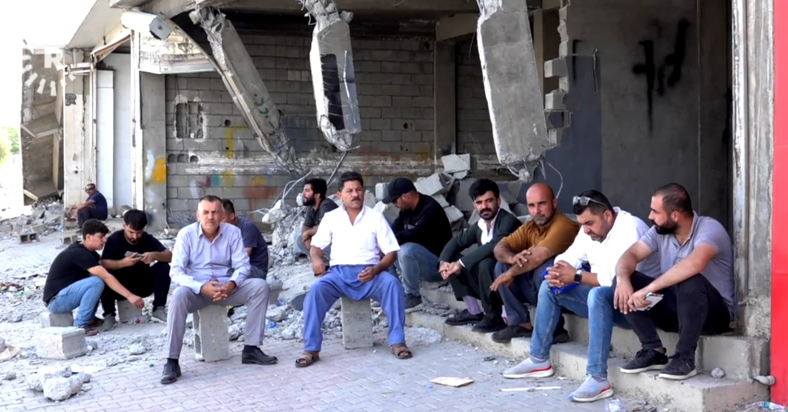 کەرکووک.. خاوەنی 11 دووکان ناچارکران بەڵێننامە بۆ رووخاندنی دووکانەکانیان واژۆ بکەن