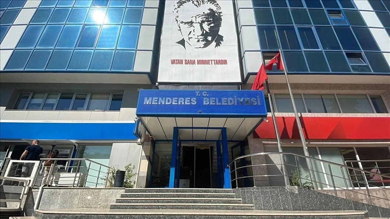 Menderes Belediyesi'ne ikinci dalga operasyon, 9 kişi gözaltına alındı
