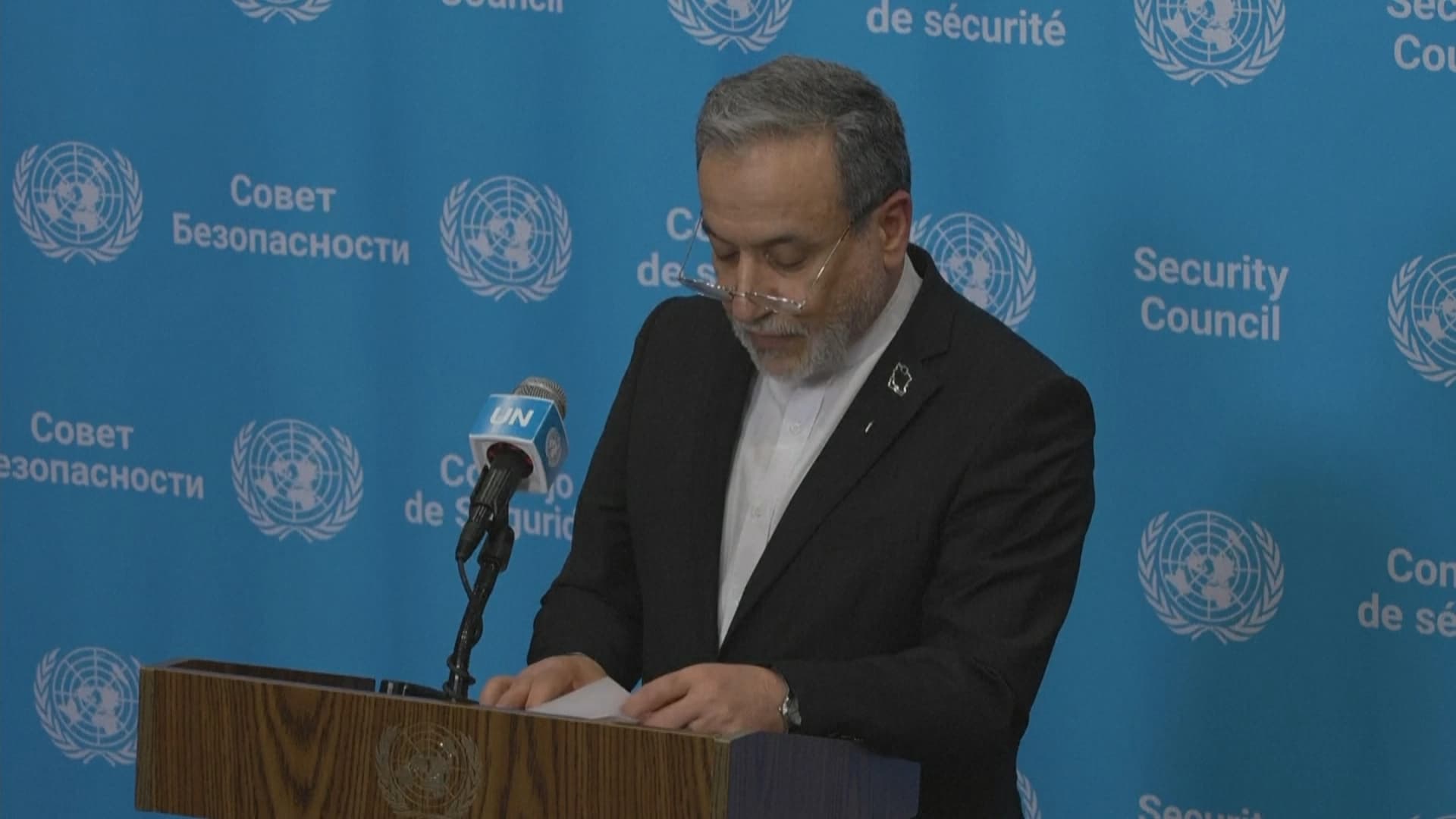 عەباس عێراقچی: دەتوانین لە 7 رۆژ دا تەنگەی هورمز بکەینەوە؛ تۆپەکە لەگۆڕەپانی ئەمریکایە