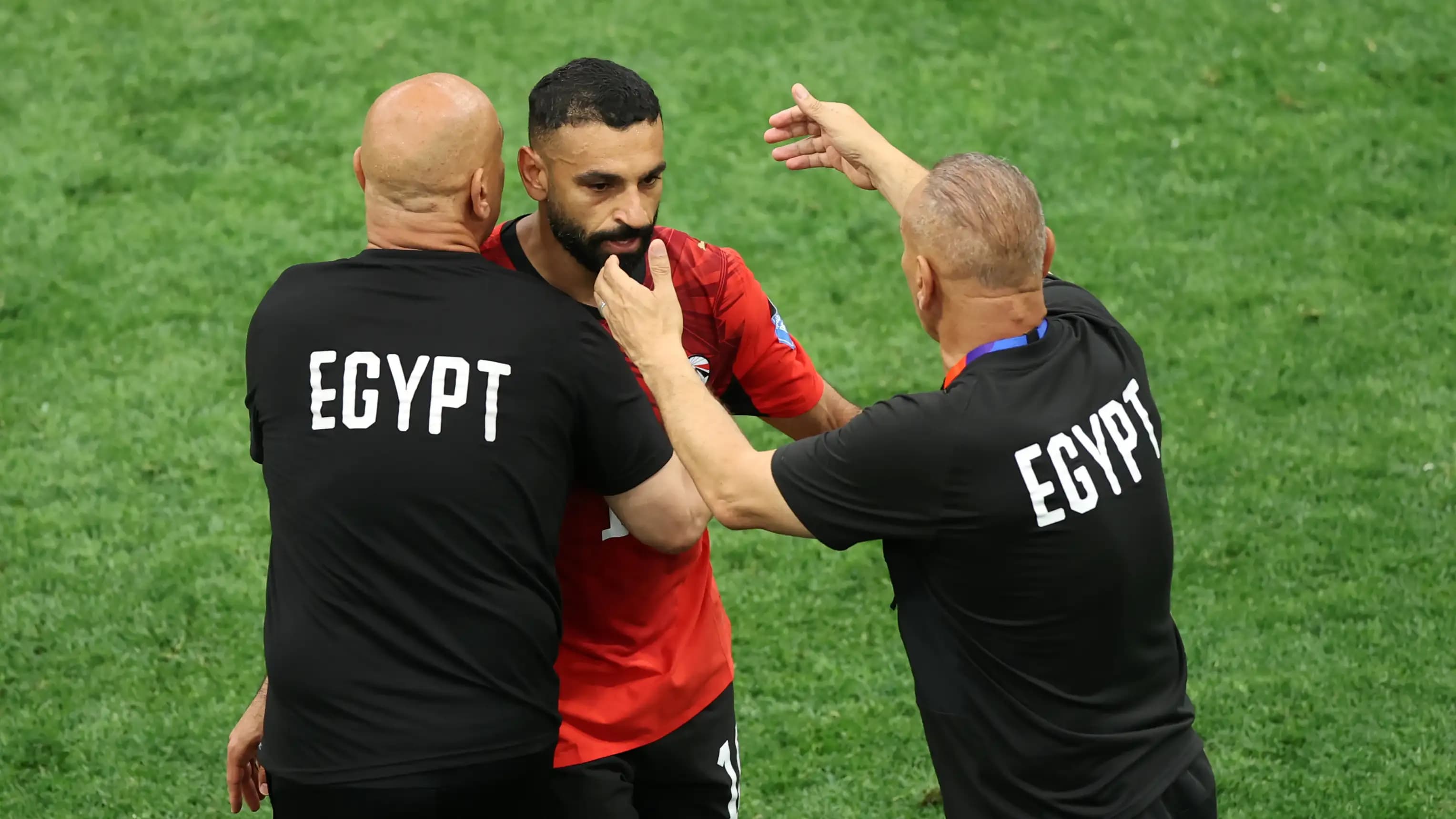محەممەد سەڵاح لەبەر حوسام حەسەن کەمپی هەڵبژاردەی میسر بەجێدەهێڵێت