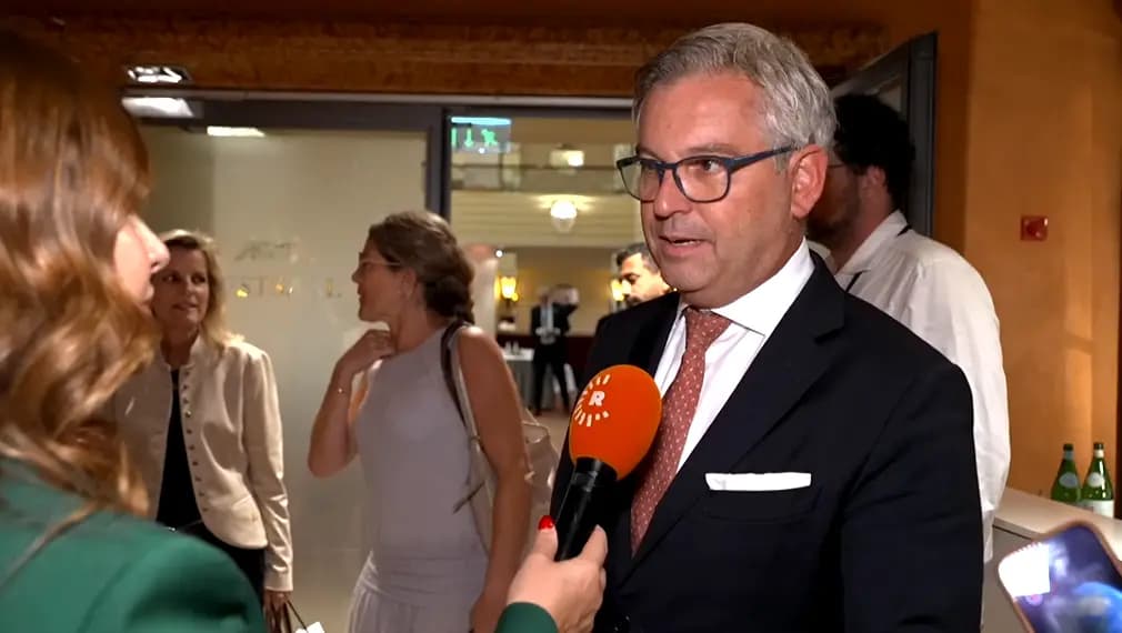 Komîserê Yekîtiya Ewropayê yê Koçê û Karên Navxwe Magnus Brunner / Wêne: Rûdaw
