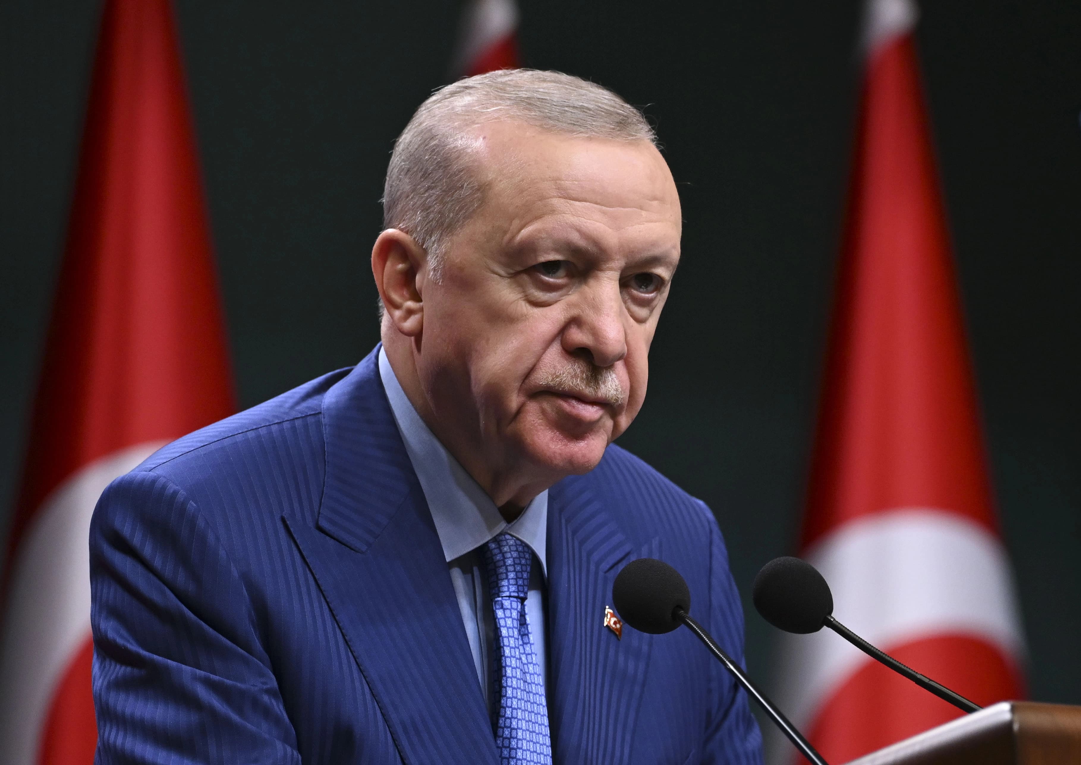 Erdoğan ‘fon’la ilgili ‘bizi kimseyle karıştırmayın’ dedi, Özgür Özel cevap verdi