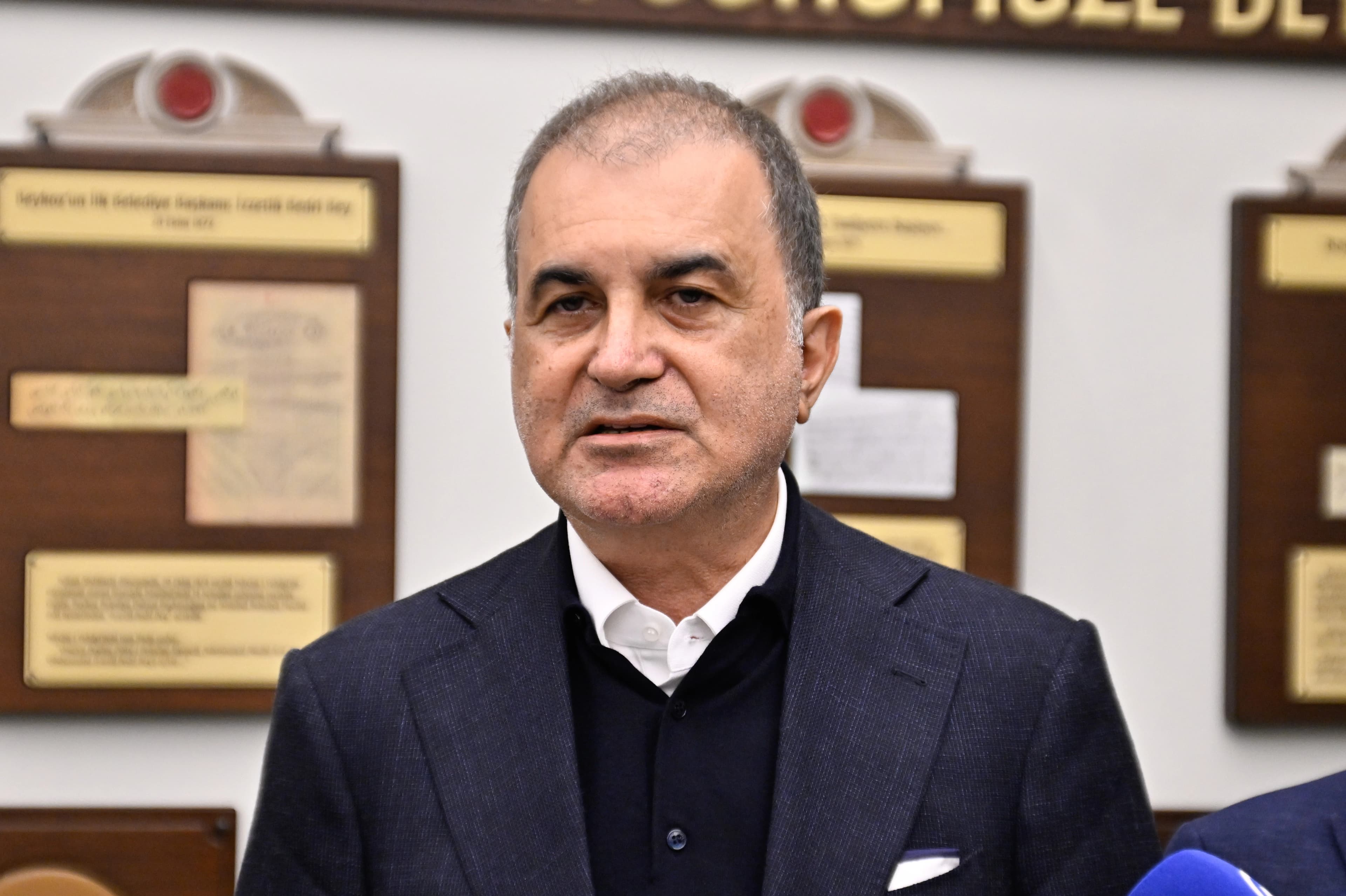 Ömer Çelik’ten Özgür Özel’e ‘fon’ cevabı: Milletimize vereceği hiçbir ahlak dersi yoktur