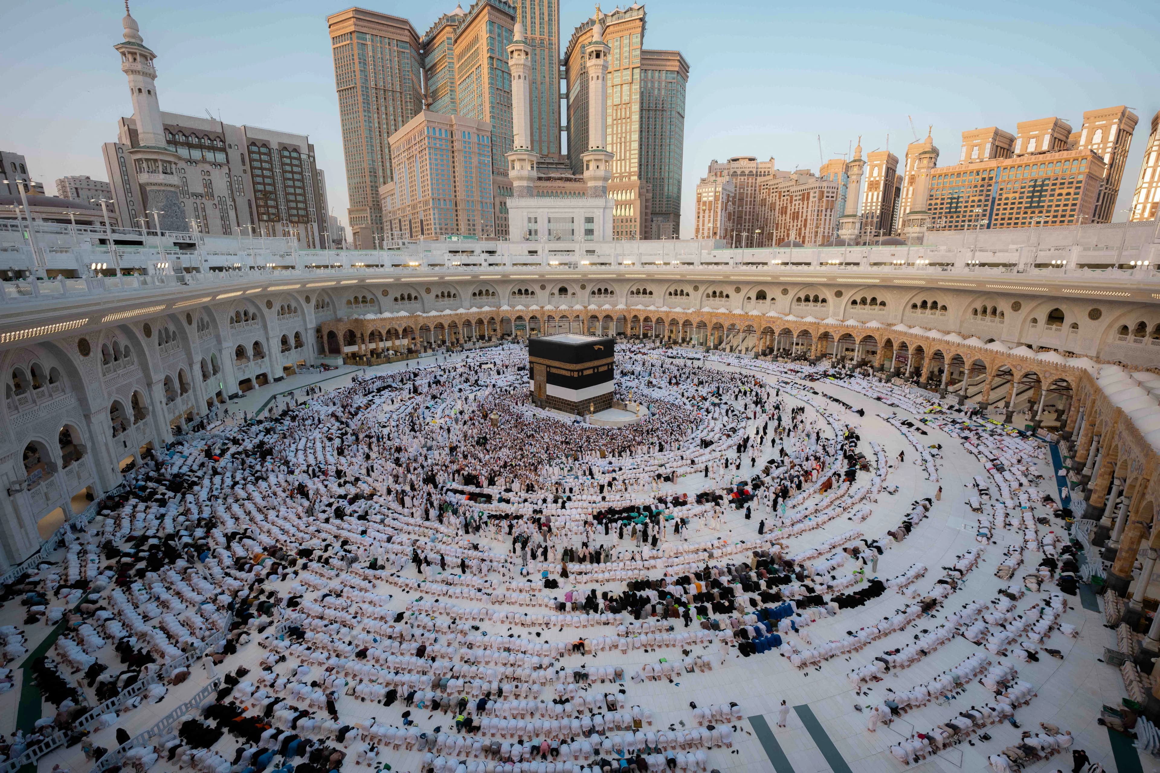 تەوافی حاجییان لە مزگەوتی حەرام. وێنە: Reuters